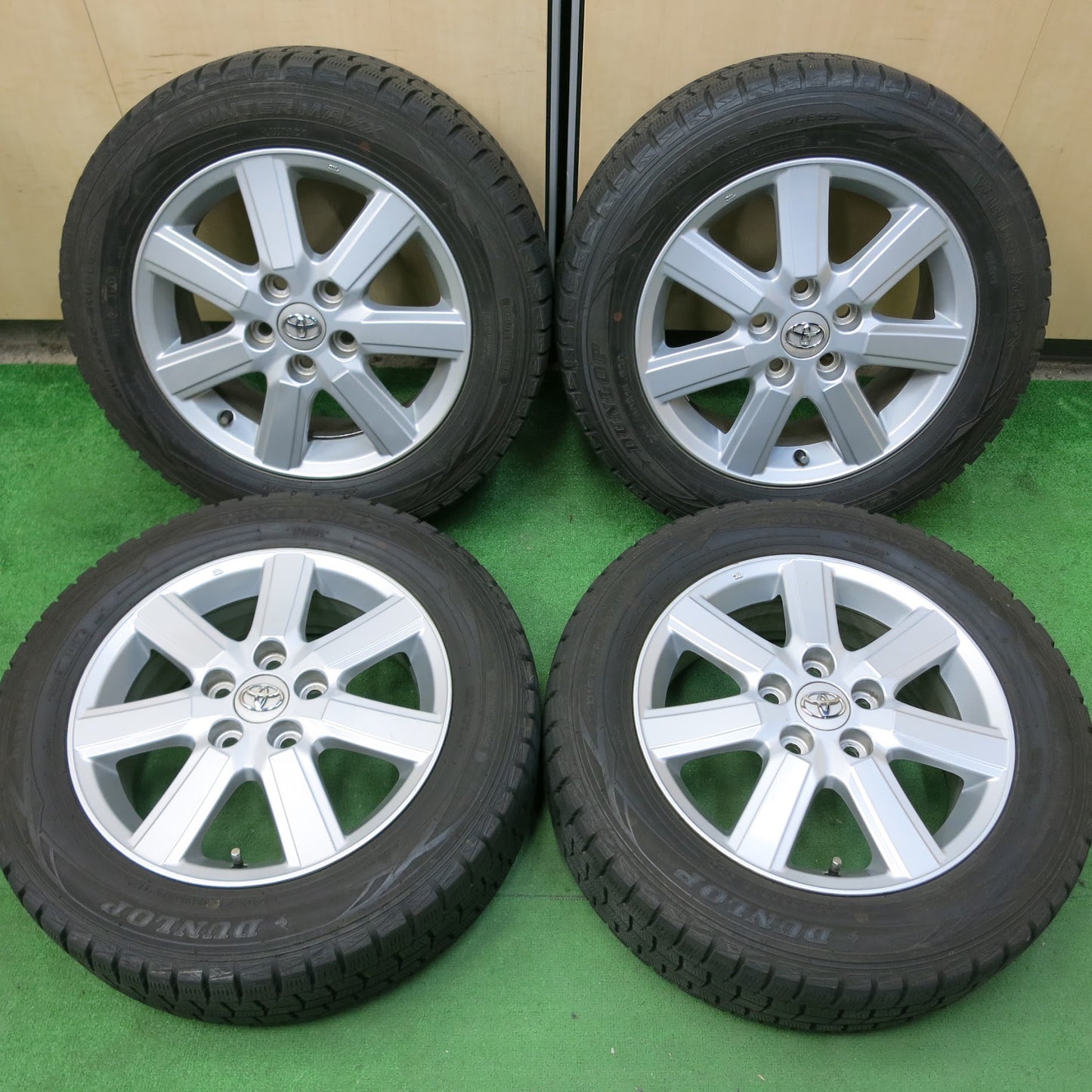 [送料無料]バリ溝！8.5分★トヨタ 70系 ノア ヴォクシー 純正 205/60R16 スタッドレス ダンロップ ウインターマックス WM01 16インチ PCD114.3/5H★3062807ヒス