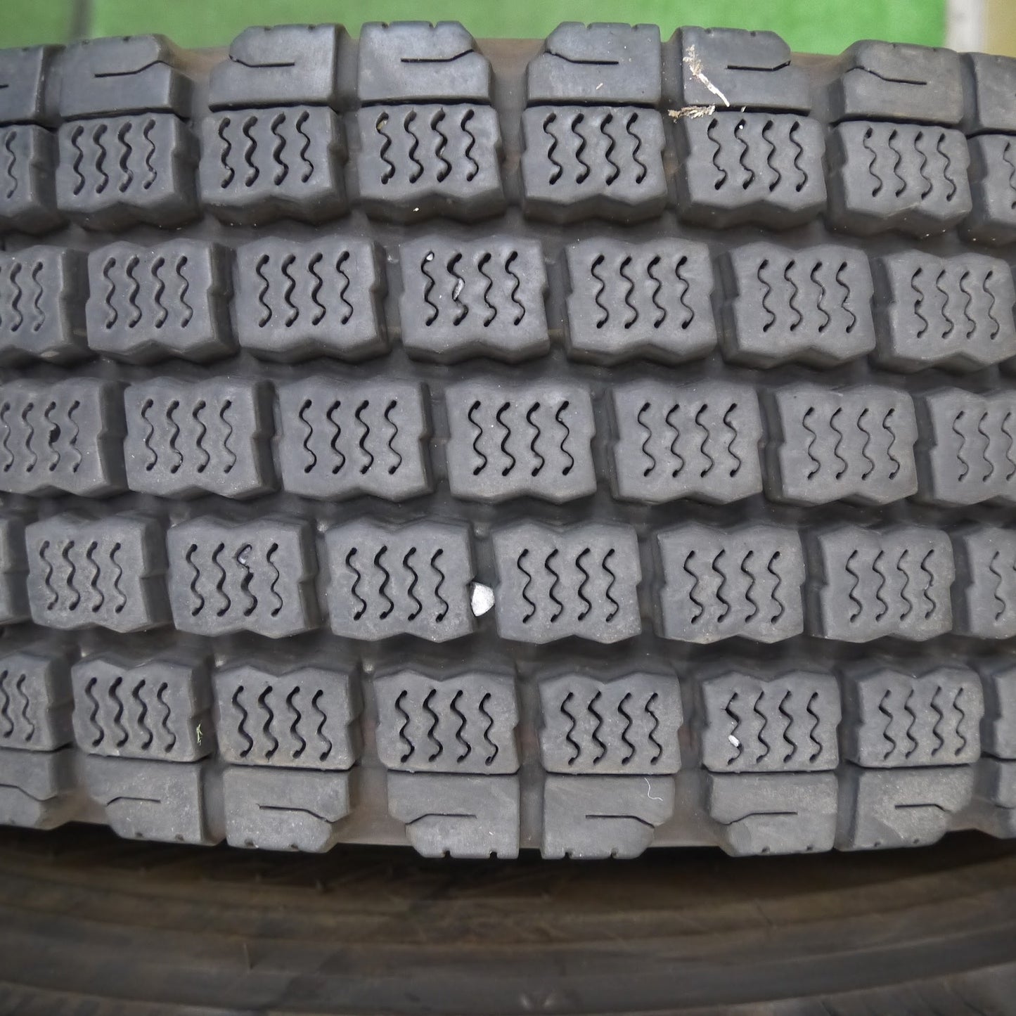 [送料無料]バリ溝！22年！9分★トラック タイヤ 225/80R17.5 123/122L スタッドレス ブリヂストン W910 17.5インチ★3050301クスタ