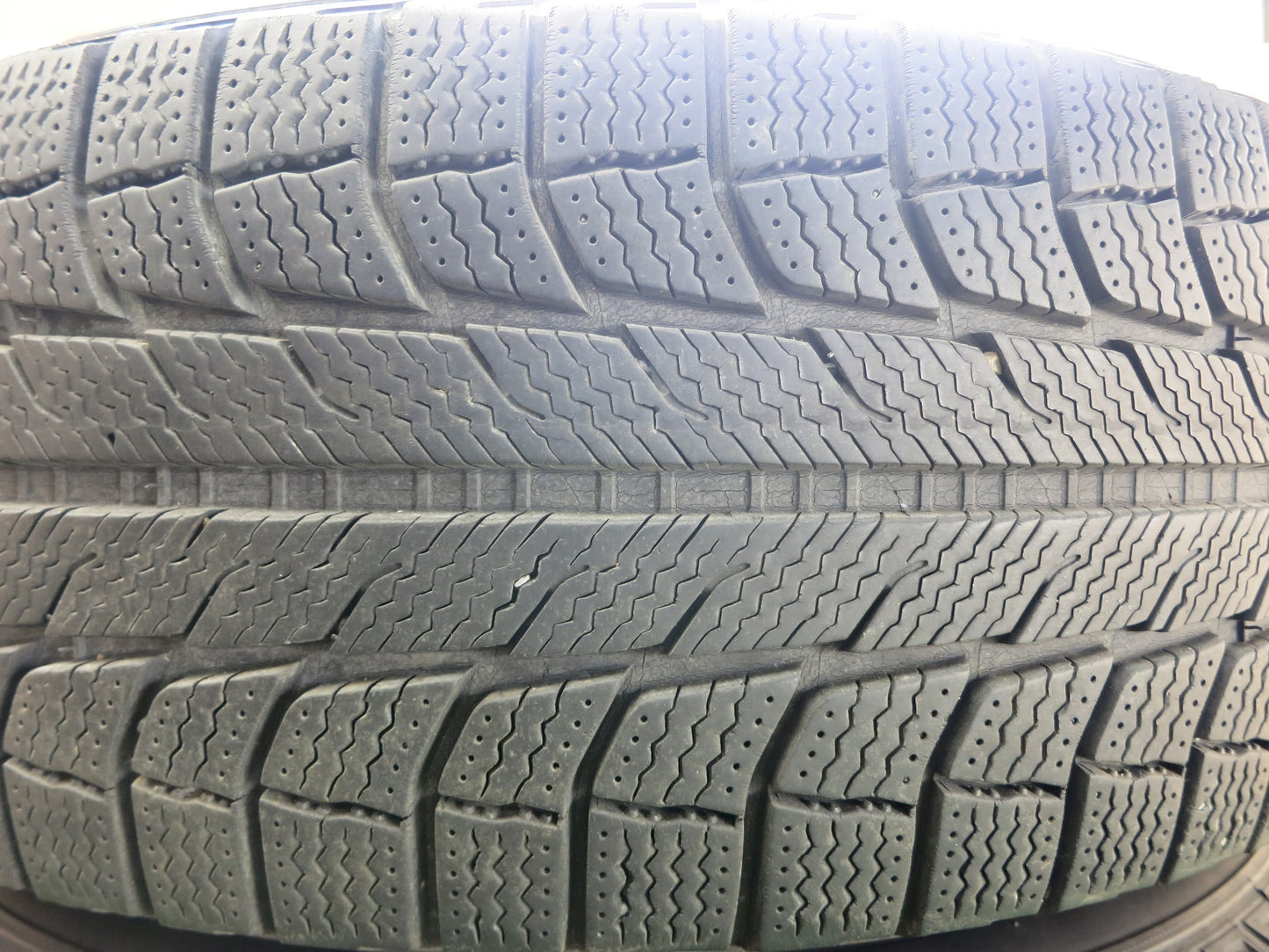 [送料無料]キレイ★スタッドレス 235/60R18 X CROSS SPEED PREMIUM ミシュラン LATITUDE X-ICE XI2 クロススピード 18インチ PCD114.3/5H★2092705ヒス