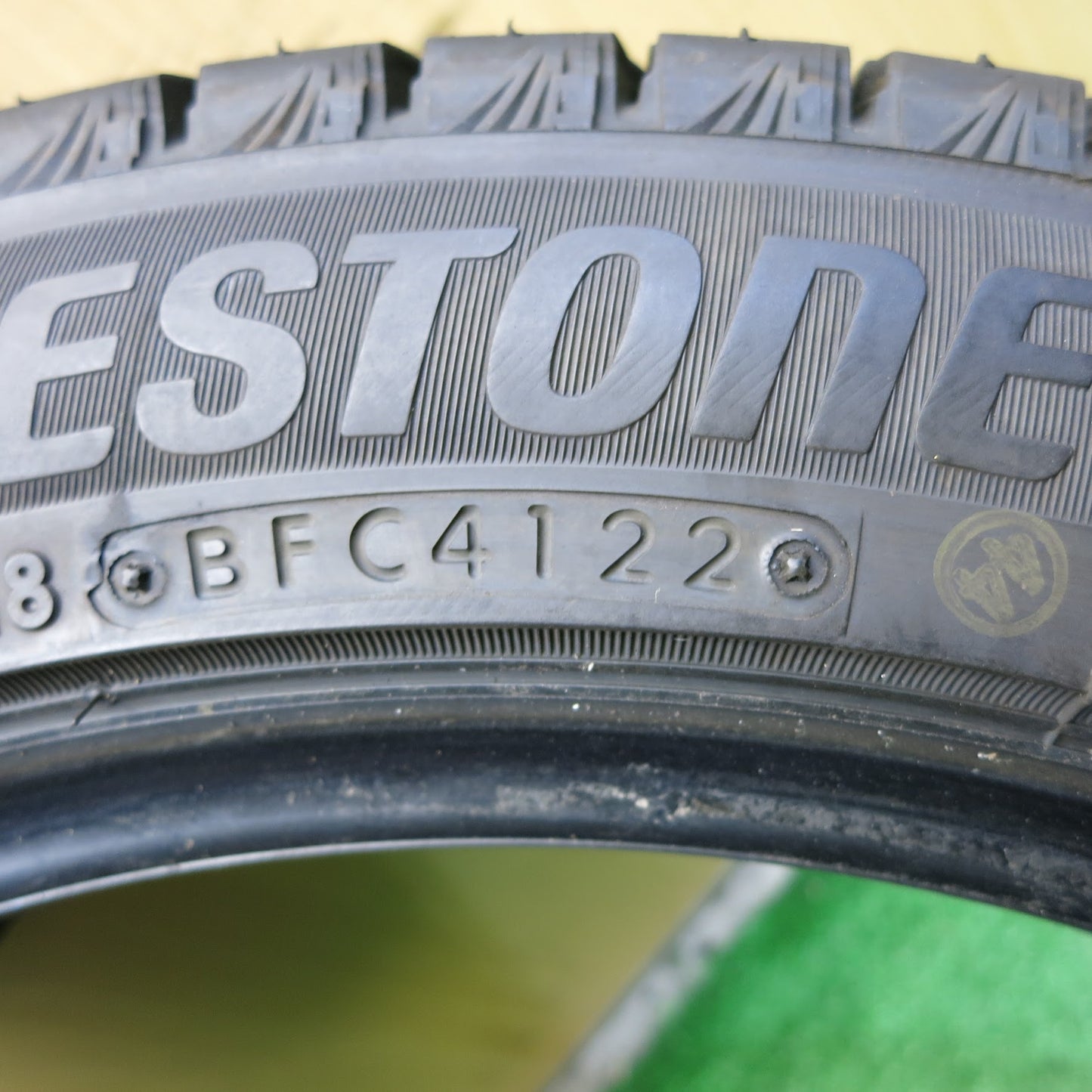 [送料無料]超バリ溝！22年！ほぼ10分★スタッドレス 225/45R17 ブリヂストン ブリザック VRX3 タイヤ 17インチ レクサス IS ゴルフ アウディA3 等★3032705Hスタ