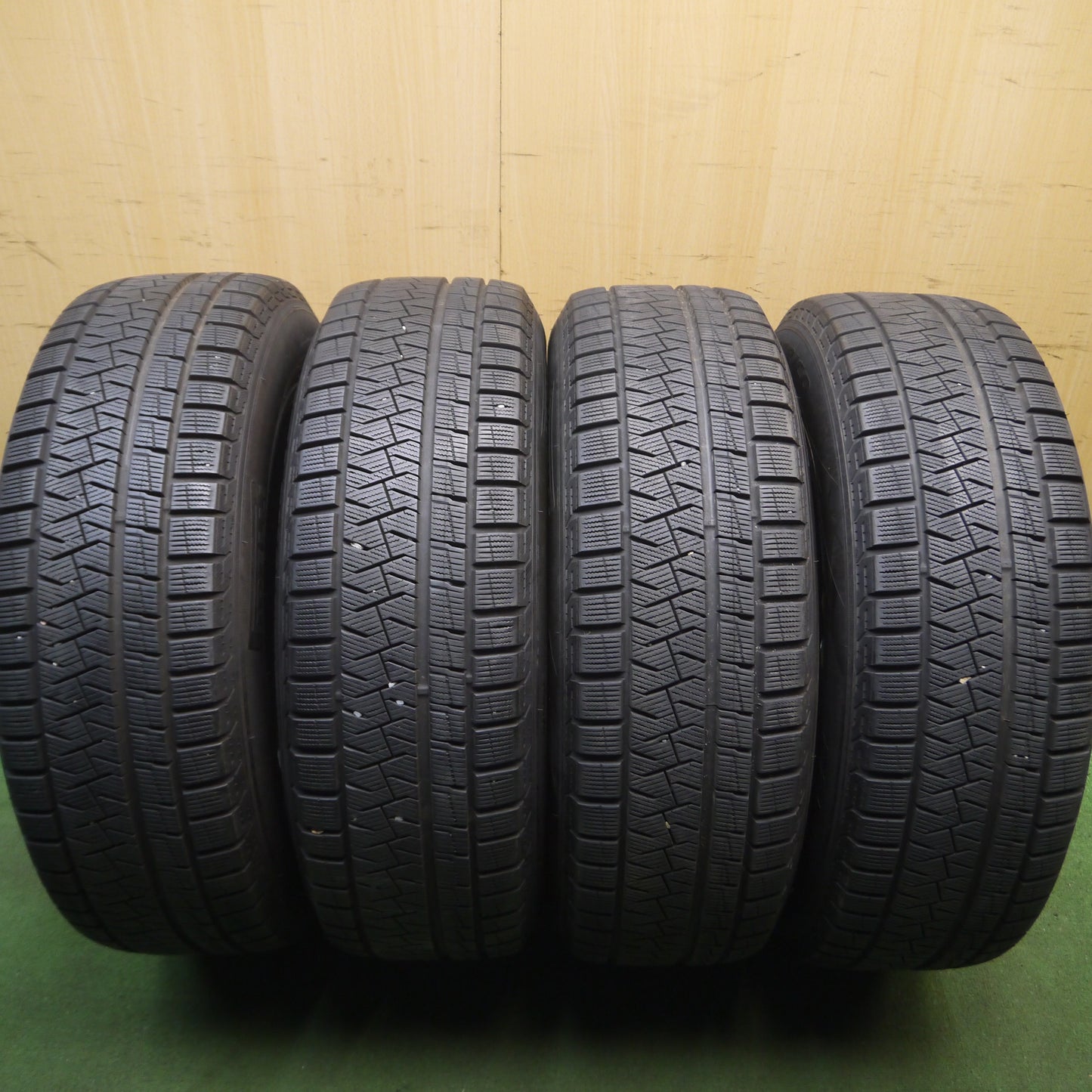 *送料無料*バリ溝！キレイ！9分★スタッドレス 225/60R18 ピレリ アイスアシンメトリコ BRANDLE-LINE 18インチ PCD114.3/5H★3120403Hス