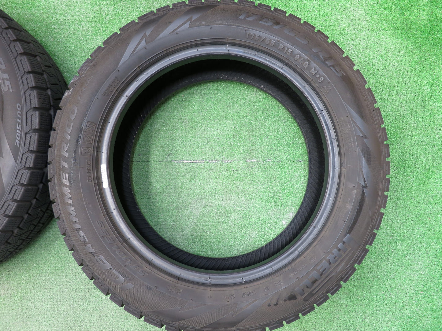 [送料無料]バリ溝！18年！9分★スタッドレス 175/65R15 ピレリ アイスアシンメトリコ プラス タイヤ 15インチ アクア ヴィッツ フィット キューブ等★2120301ヒスタ