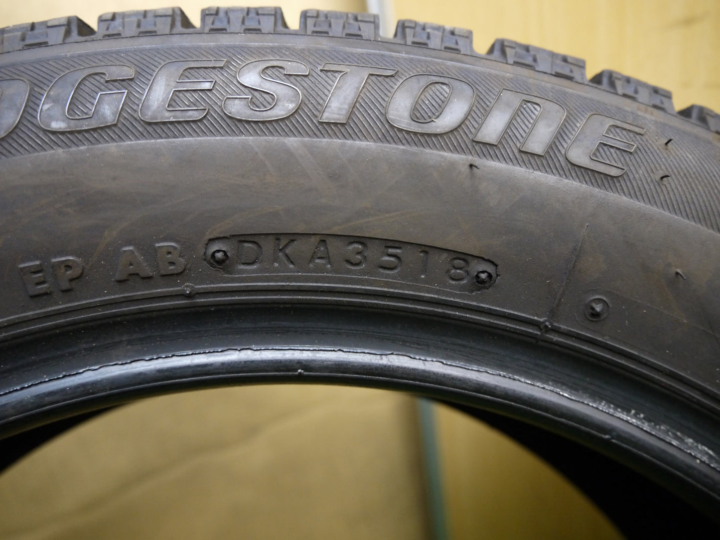 [送料無料]バリ溝！18年！8.5分★スタッドレス 175/60R16 ブリヂストン ブリザック VRX タイヤ 16インチ アクア デミオ ヤリス ラクティス 等★2020410ヤスタ