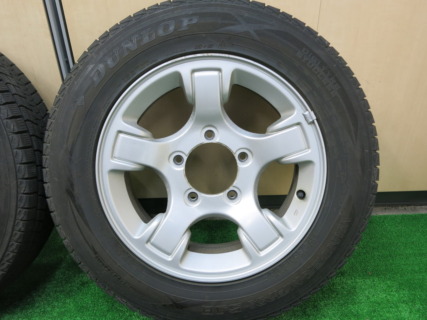 [送料無料]★スズキ ジムニー 純正 175/80R16 スタッドレス ダンロップ ウインターマックス SJ8 16インチ PCD139.7/5H★2100504ヒス