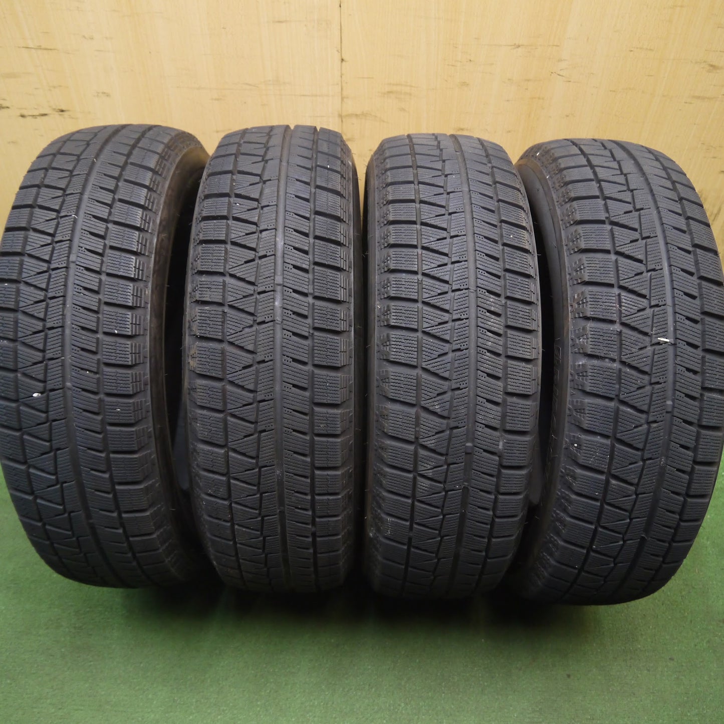 [送料無料]バリ溝！19年！9.5分★スタッドレス 195/65R15 ブリヂストン アイスパートナー2 タイヤ 15インチ ノア ヴォクシー プリウス 等★3090105Hスタ