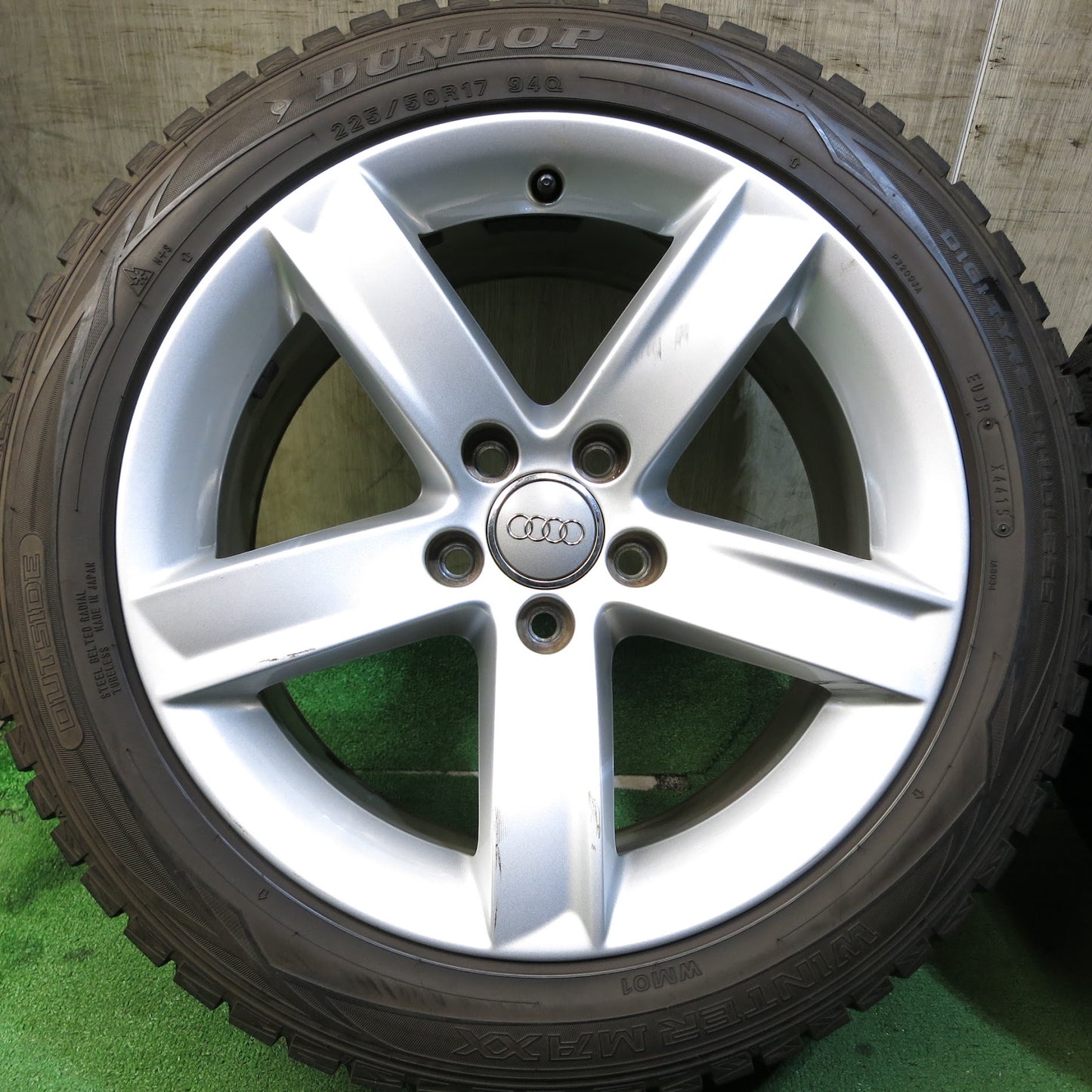[送料無料]バリ溝！綺麗！9.5分以上★アウディ A4 A5 A6 純正 OP 225/50R17 スタッドレス ダンロップ ウインターマックス WM01 17インチ PCD112/5H★3060204Hス
