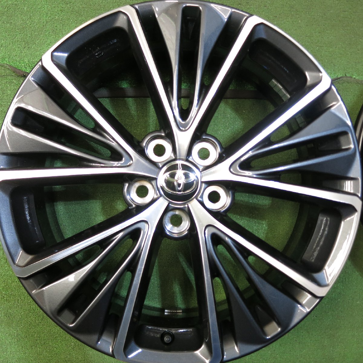 [送料無料]新車外し★トヨタ 新型 プリウス グレードZ 純正 ホイール 19インチ 19×6.5J PCD114.3/5H★3033104Hホ