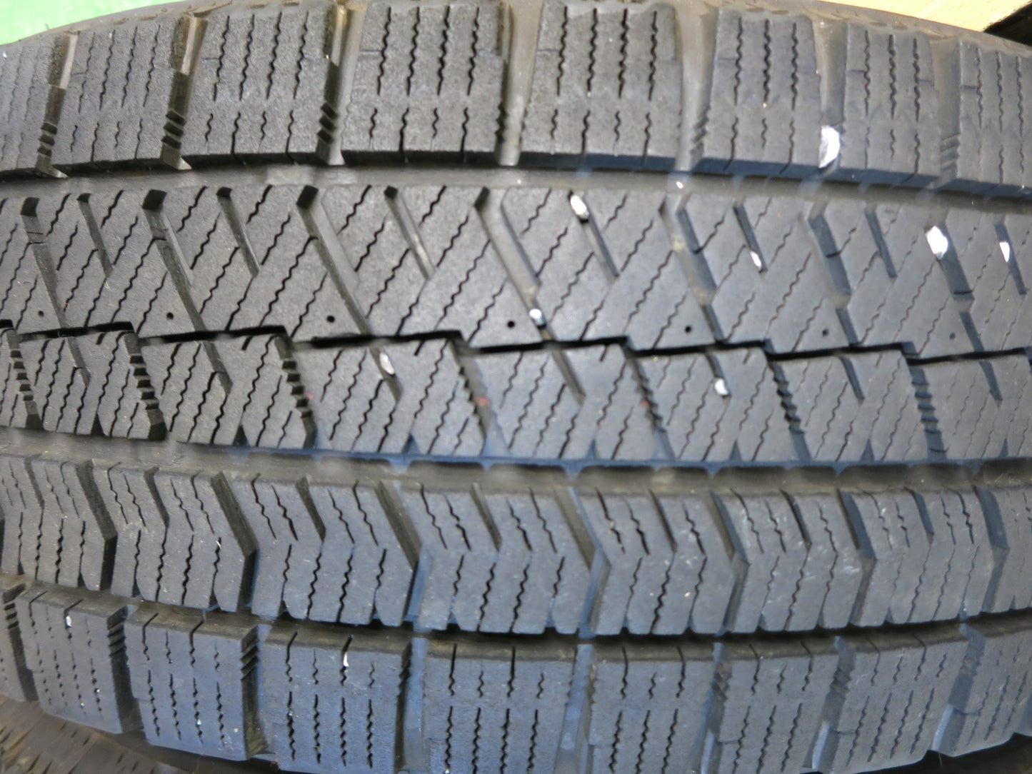 [送料無料]キレイ★スタッドレス 175/65R14 ブリヂストン ブリザック VRX2 SCHNEIDER ATECH シュナイダー 14インチ PCD100/4H★2110210Hス