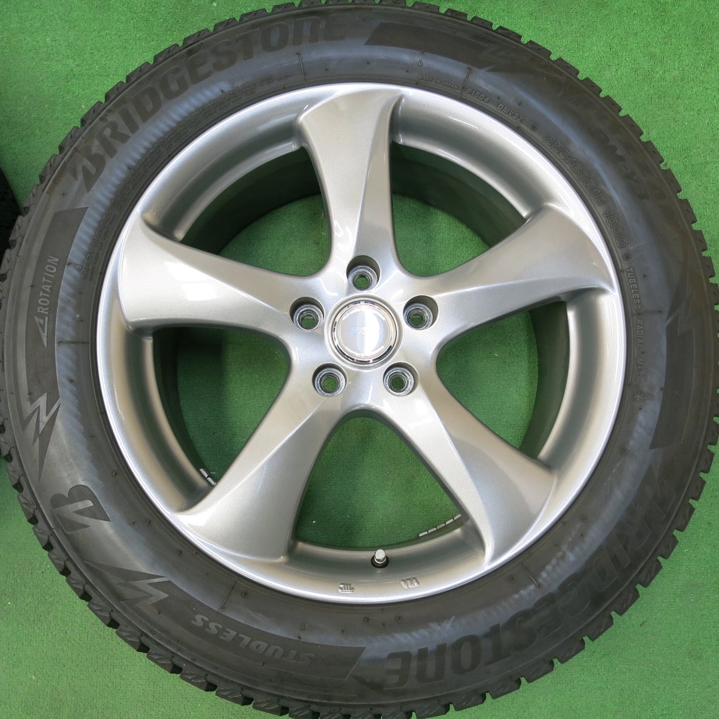[送料無料]バリ溝！20年！キレイ！9.5分★スタッドレス 225/60R18 ブリヂストン ブリザック DM-V3 TOPRUN トップラン 18インチ PCD114.3/5H★3062801ヒス