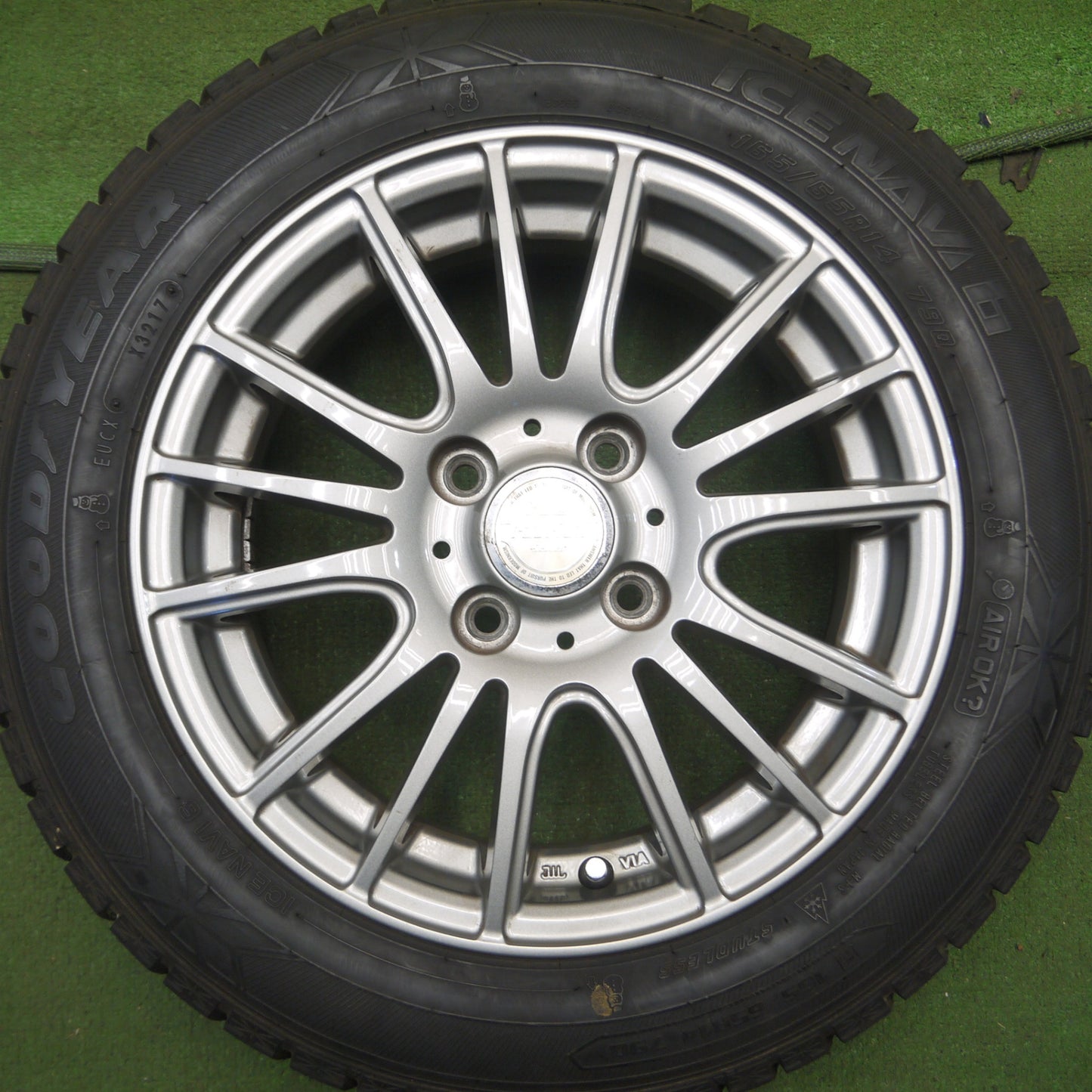 *送料無料* バリ溝！キレイ！9分★スタッドレス 165/65R14 グッドイヤー アイスナビ6 ravrion selzer ラブリオン 14インチ PCD100/4H★4021306Hス