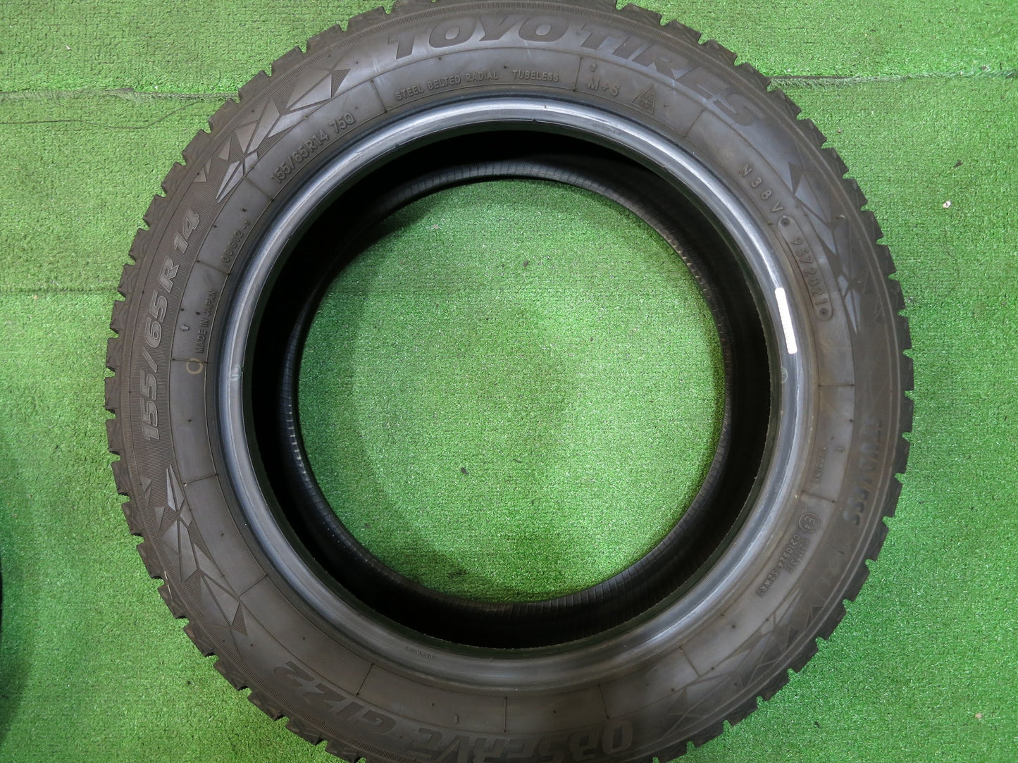 [送料無料]バリ溝！21年！ほぼ10分★スタッドレス 155/65R14 トーヨー オブザーブ GIZ2 タイヤ 14インチ スペーシア ワゴンR アルト ムーブ 等★2103103Hスタ