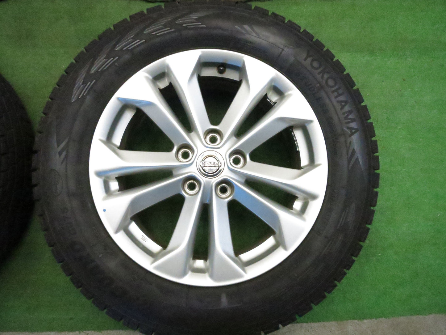 [送料無料]バリ溝！キレイ！9分★日産 エクストレイル 純正 225/65R17 スタッドレス ヨコハマ アイスガード G075 17インチ PCD114.3/5H★3013109Hス