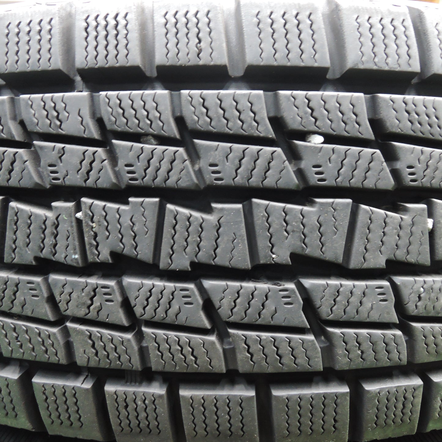 *送料無料*バリ溝！9.5分★スタッドレス 225/65R17 グッドイヤー アイスナビ SUV D.O.S. DOS 17インチ PCD114.3/5H★3122803HAス