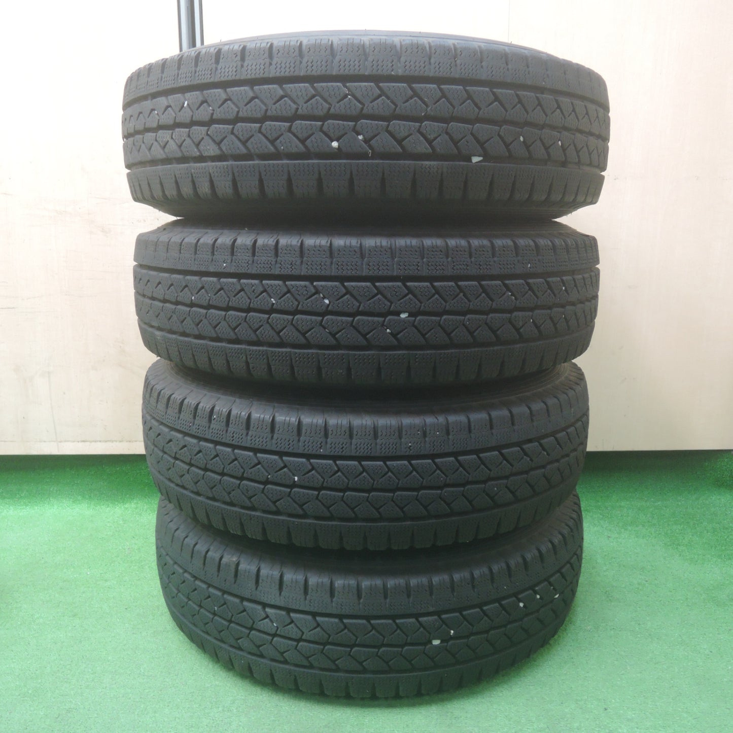 *送料無料*バリ溝！9.5分★トヨタ ハイエース 純正 スチール 195/80R15 スタッドレス ブリヂストン ブリザック VL1 PCD139.7/6H★4011902SYス
