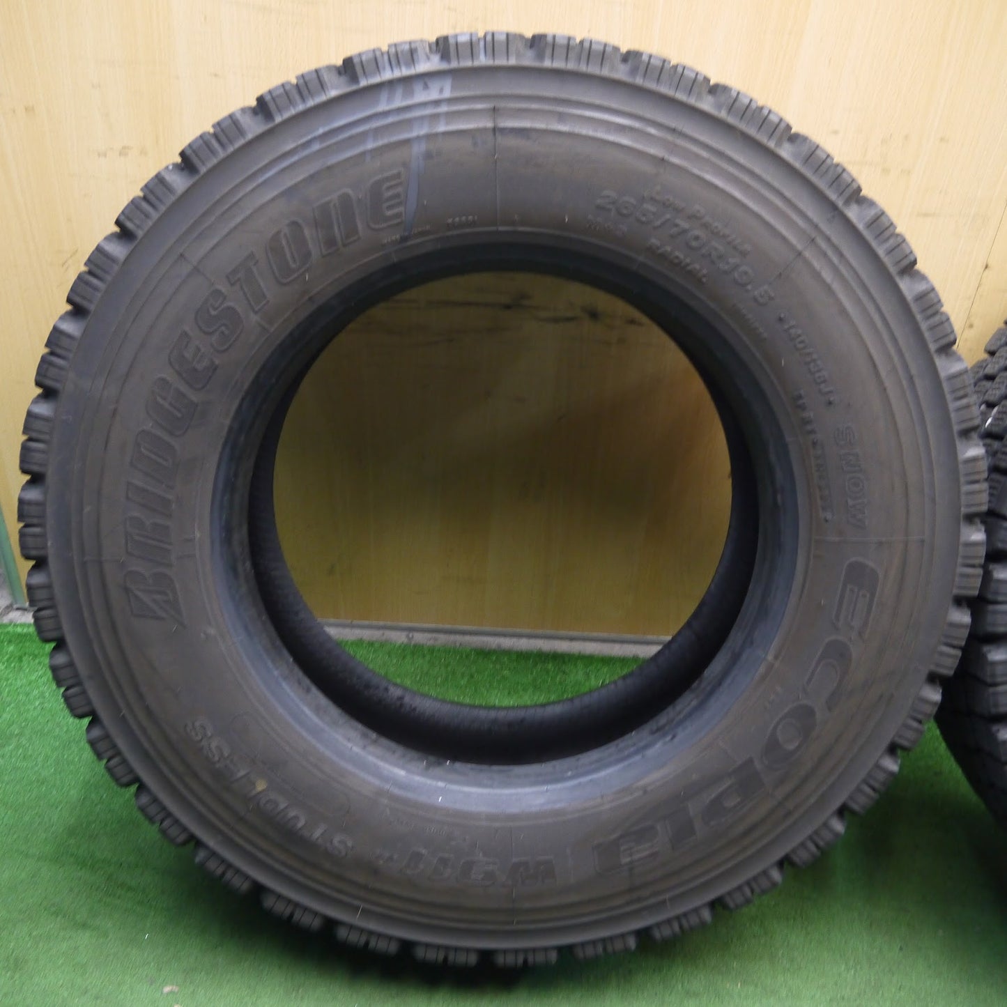 [送料無料]バリ溝！22年！9分★トラック タイヤ 265/70R19.5 140/138J スタッドレス ブリヂストン エコピア W911Ⅱ 19.5インチ★3032804クスタ