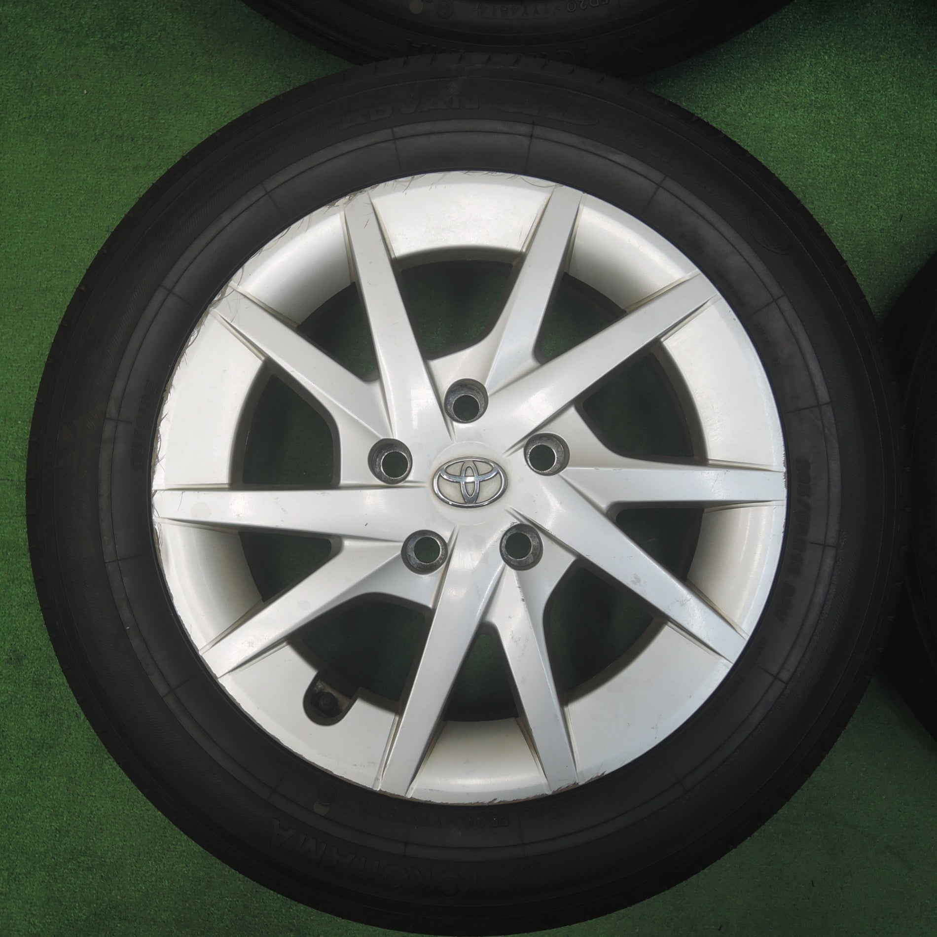 送料無料* バリ溝！9.5分☆トヨタ プリウスα 純正 205/60R16 ヨコハマ