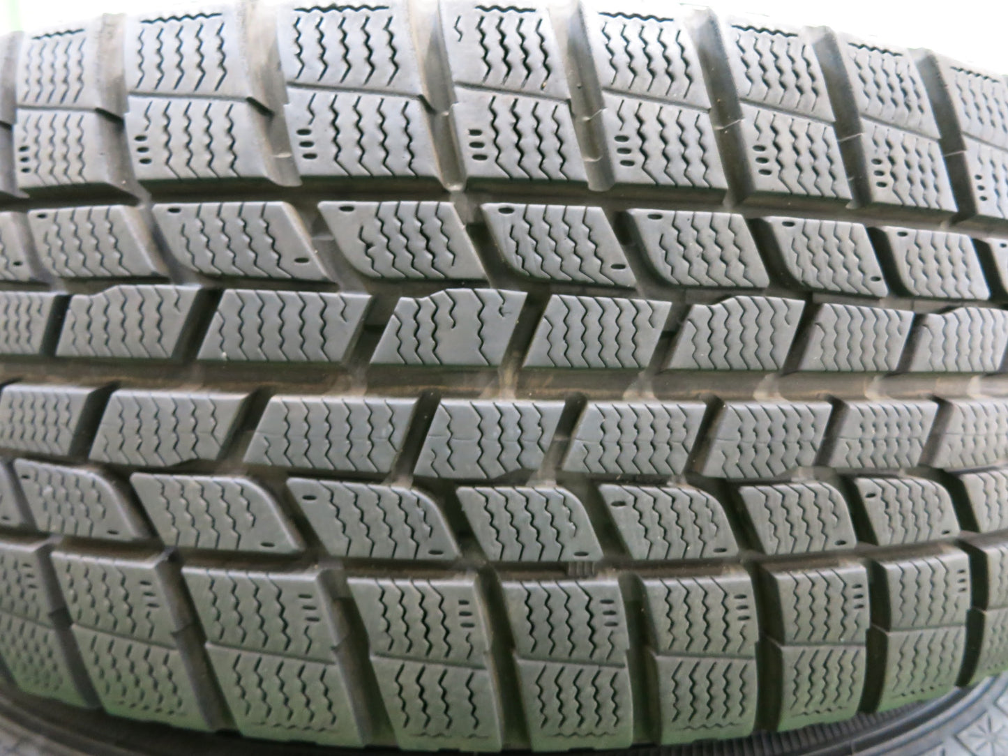 [送料無料]バリ溝！19年！9.5分★スタッドレス 215/60R17 グッドイヤー アイスナビ6 GIRO 17インチ PCD100 114.3/5H★2090201ヒス