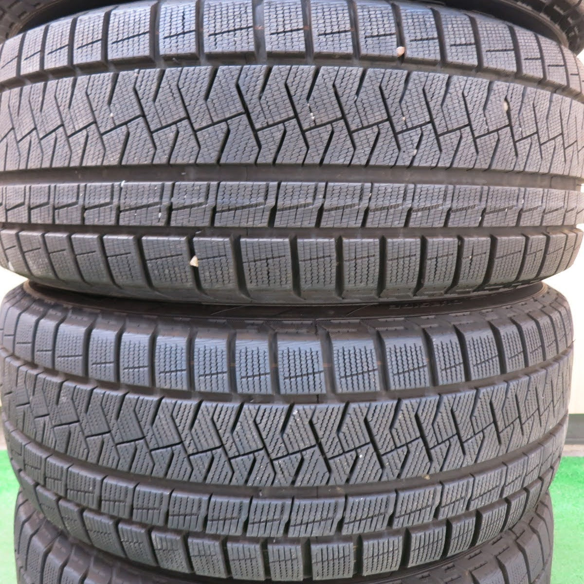 [送料無料]バリ溝！21年！キレイ！ほぼ10分★スタッドレス 215/60R17 ピレリ アイスアシンメトリコ プラス ILLUGA weds 17インチ PCD114.3/5H★3060307ヒス
