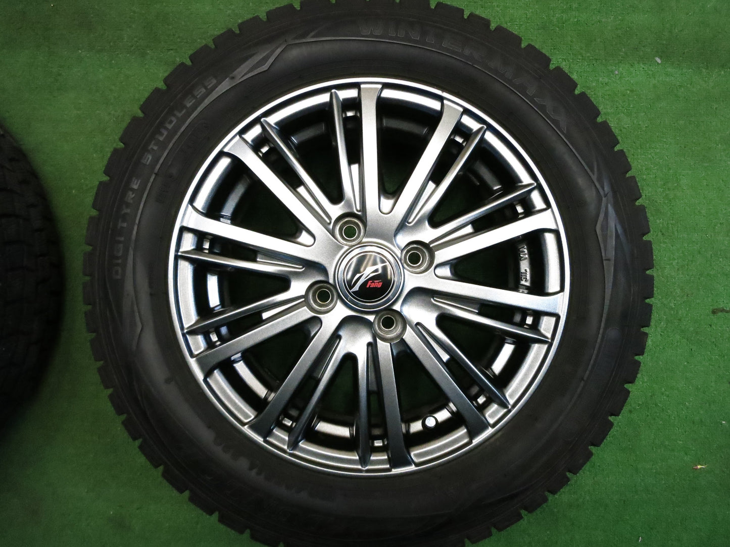 [送料無料]超バリ溝！18年！キレイ！9.5分以上★スタッドレス 175/65R14 ダンロップ ウインターマックス WM01 Fang ファング 14インチ PCD100/4H★2121204Hス