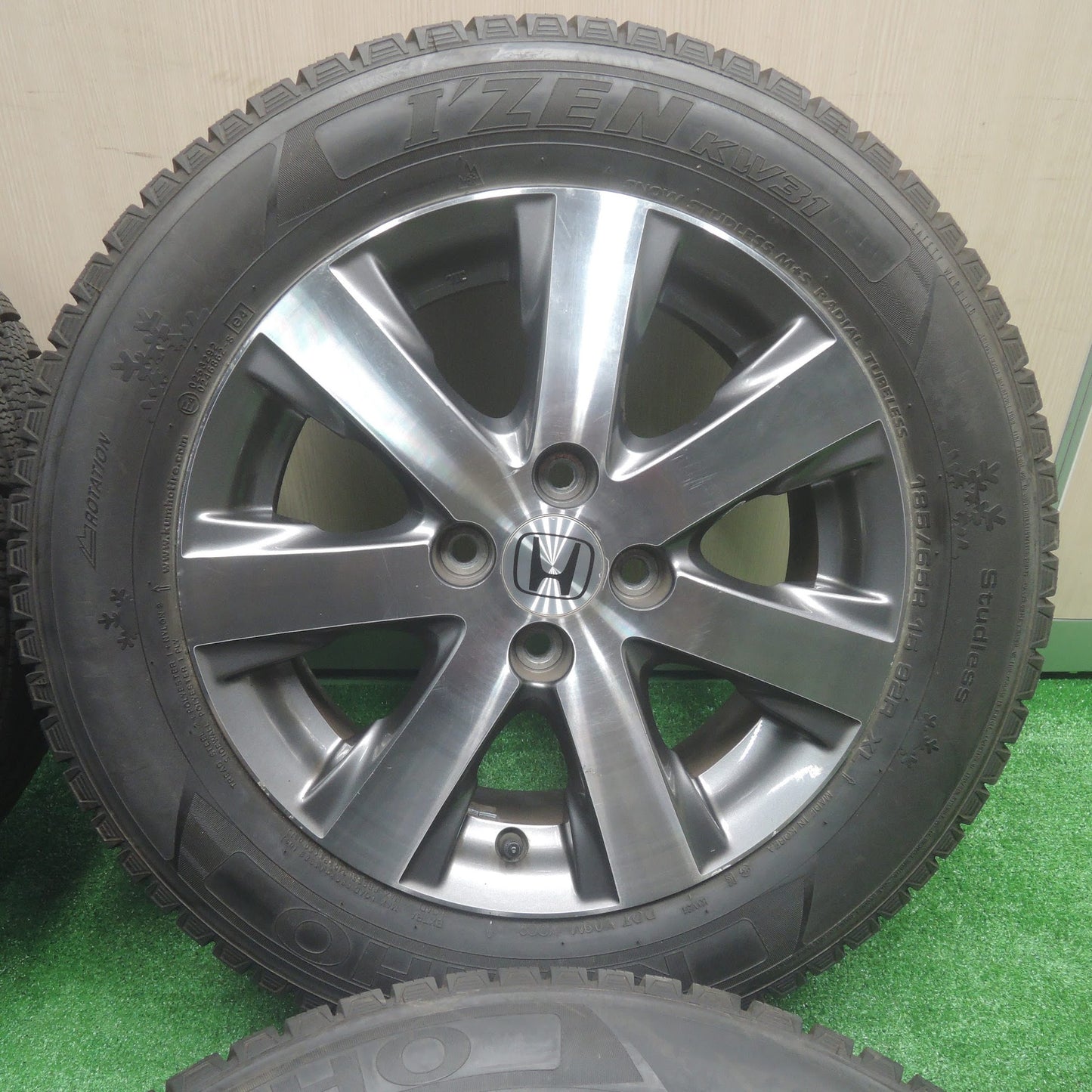 [送料無料]バリ溝！9.5分★ホンダ フリード 純正 185/65R15 スタッドレス クムホ I'ZEN KW31 15インチ PCD100/4H★3081503SYス