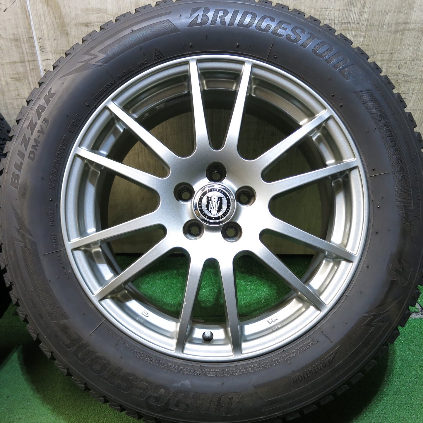 [送料無料]バリ溝！19年！9分★スタッドレス 225/60R17 ブリヂストン ブリザック DM-V3 NIRVANA NV ニルバーナ ニルヴァーナ 17インチ PCD100/5H★3041204Hス