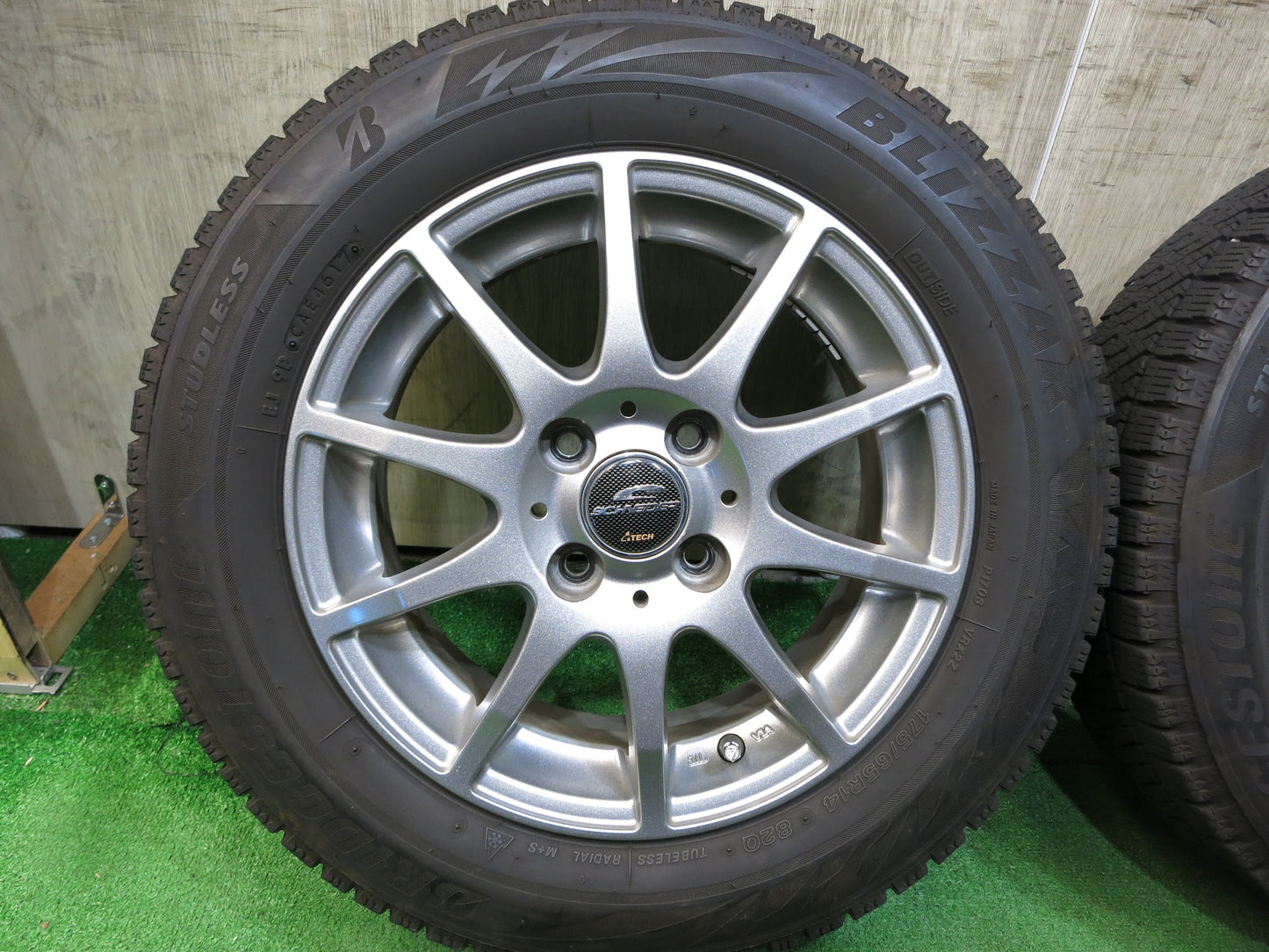 [送料無料]キレイ★スタッドレス 175/65R14 ブリヂストン ブリザック VRX2 SCHNEIDER ATECH シュナイダー 14インチ PCD100/4H★2110210Hス