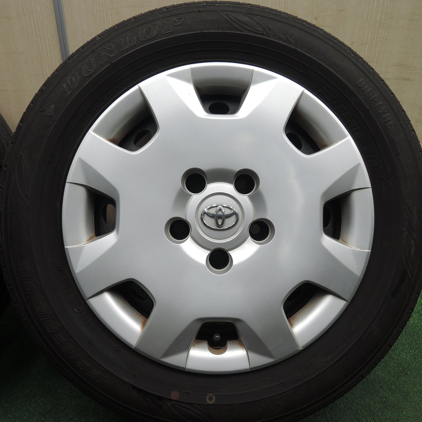 *送料無料* バリ溝！21年！9.5分★トヨタ 60系 ノア ヴォクシー 純正 スチール 195/65R15 ダンロップ EC202 15インチ PCD114.3/5H★4020406HAノ