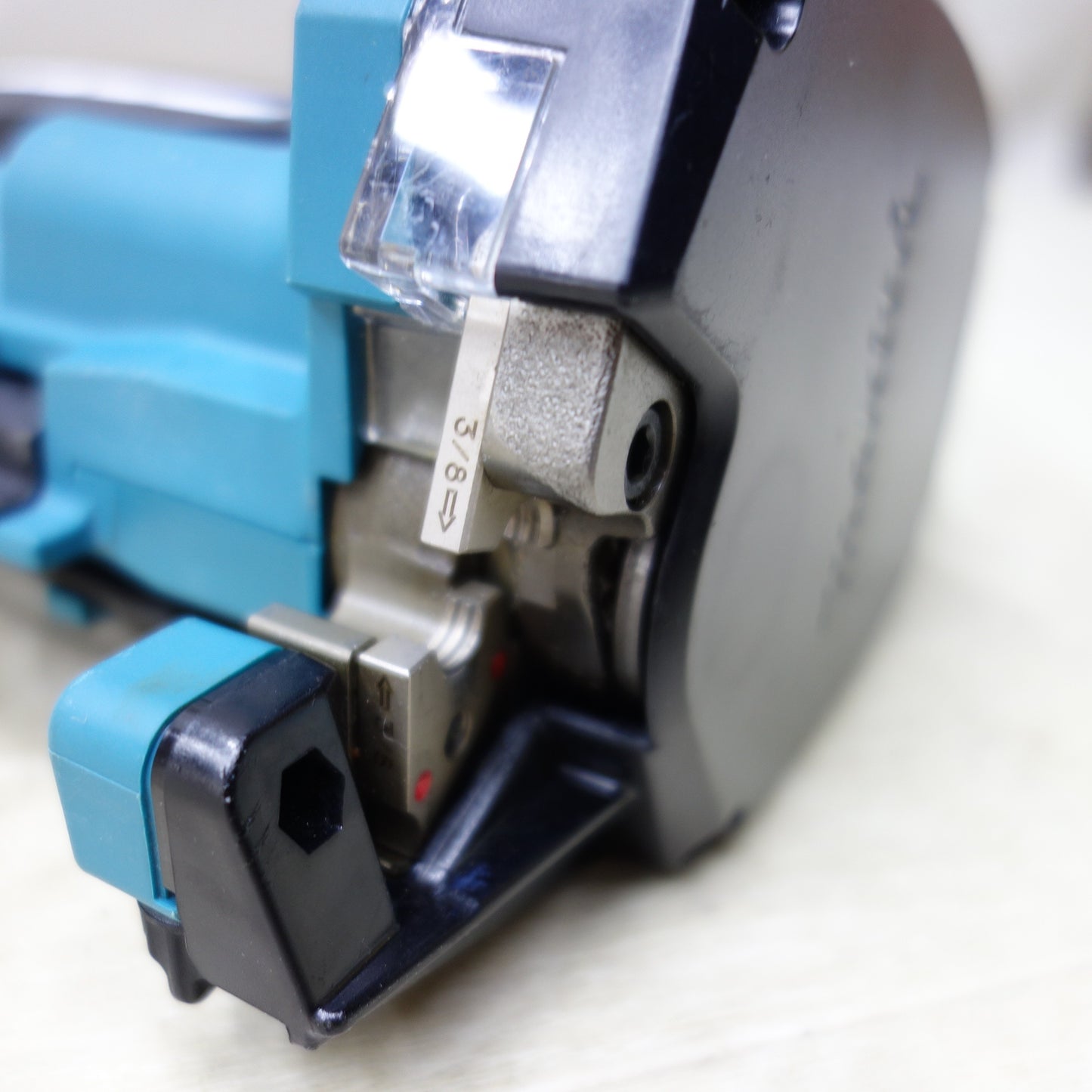 [送料無料] キレイ◆makita マキタ 充電式全ネジカッタ SC102D 14.4V 18V ねじカッター 切断機 電動工具 本体のみ◆