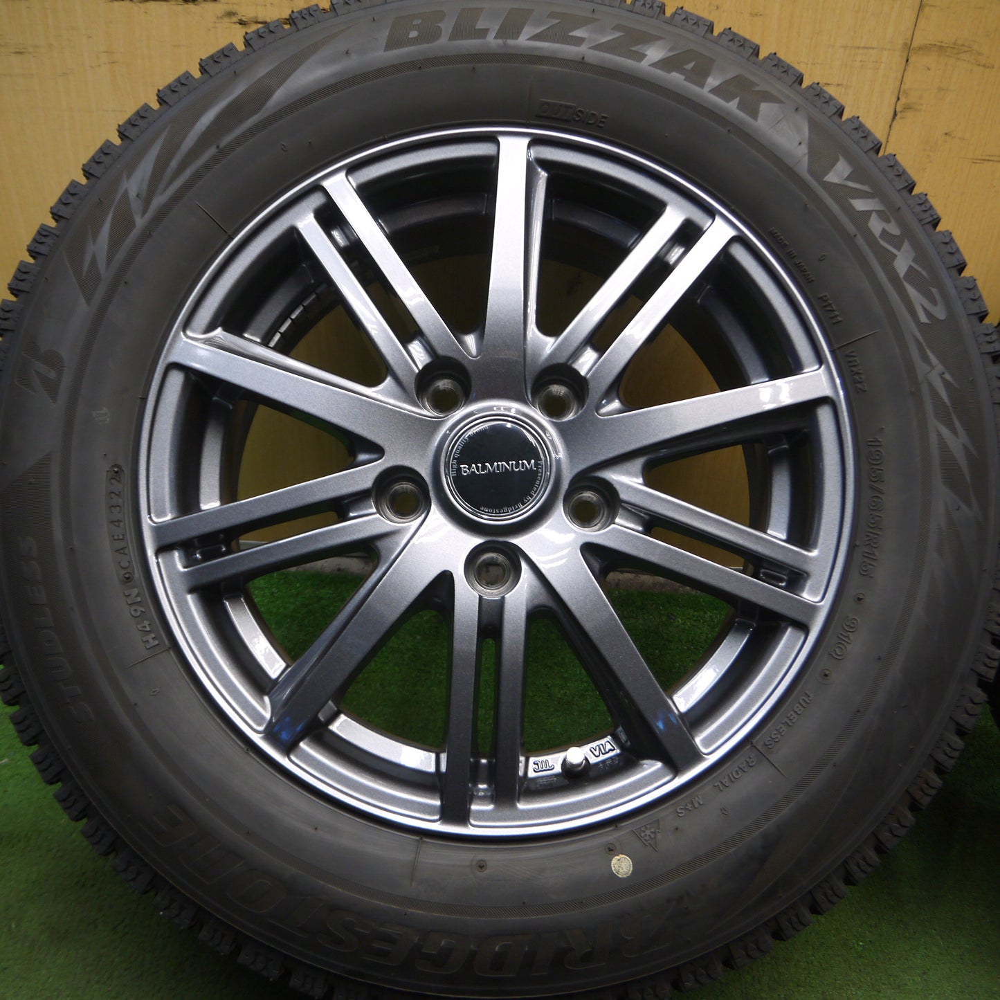 *送料無料*バリ溝！22年！キレイ！9.5分以上★スタッドレス 195/65R15 ブリヂストン ブリザック VRX2 BALMINUM バルミナ 15インチ PCD114.3/5H★3102507Hス