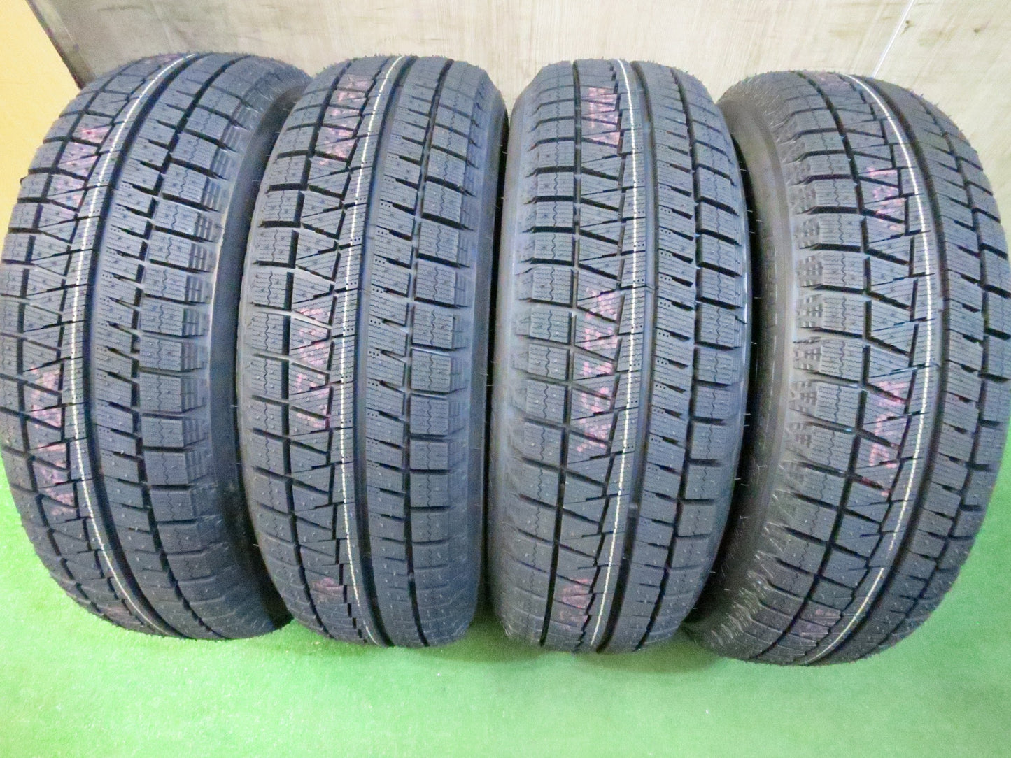 [送料無料]未使用！22年★スタッドレス 185/60R15 ブリヂストン アイスパートナー2 タイヤ 15インチ フィット スイフト ヴィッツ アクア 等★3031003Hスタ