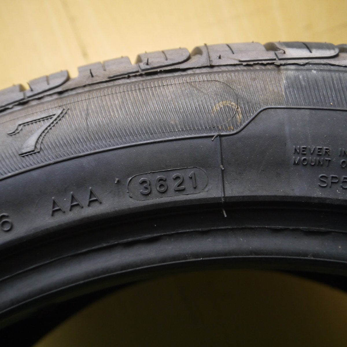 [送料無料]未使用！21年★245/45R19 エイプラス A607 APLUS タイヤ 19インチ アルファード エルグランド フーガ 等★3110602Hノタ