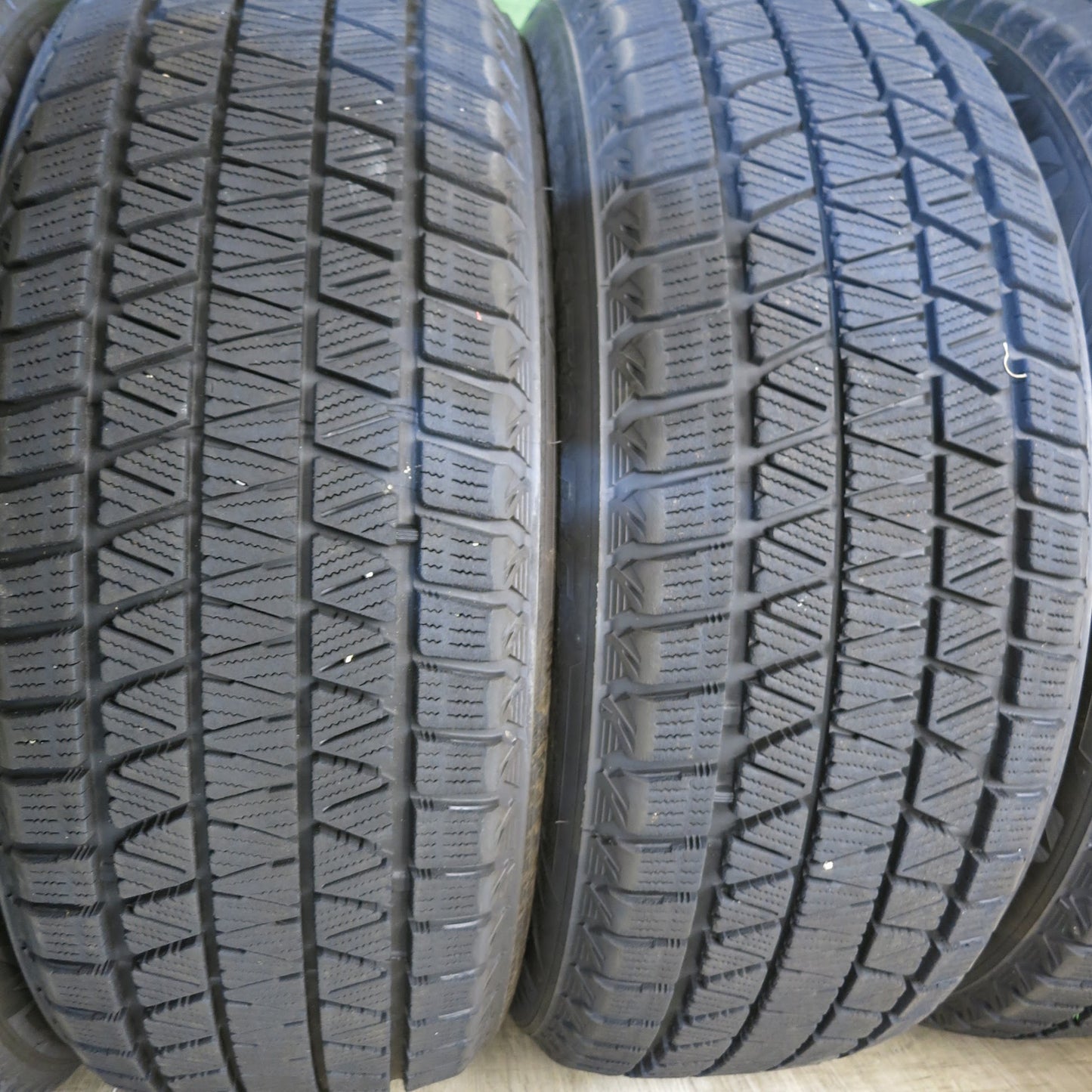 [送料無料]バリ溝！20年！9分★スタッドレス 235/55R20 ブリヂストン ブリザック DM-V3 タイヤ 20インチ レクサス RX ムラーノ 等★3040508Hスタ