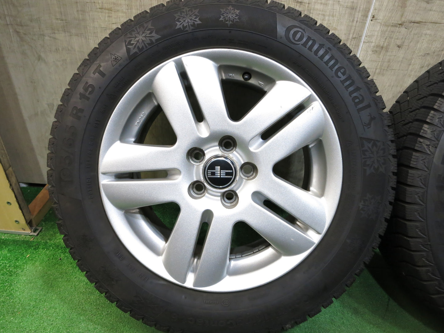 [送料無料]超バリ溝！18年！ほぼ10分★スタッドレス 195/65R15 コンチネンタル コンチバイキング コンタクト6 dc 社外 アルミ 15インチ PCD100/5H★2111513Hス