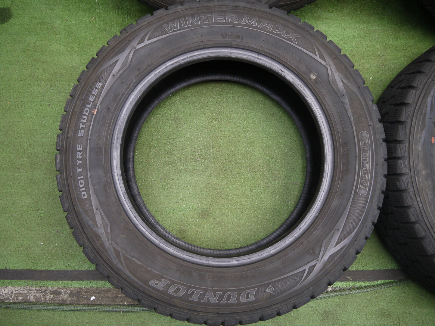[送料無料]4本価格！18年★スタッドレス 195/65R15 ダンロップ ウインターマックス WM01 タイヤ 15インチ プリウス ノア ヴォクシー 等★2070208ヤスタ