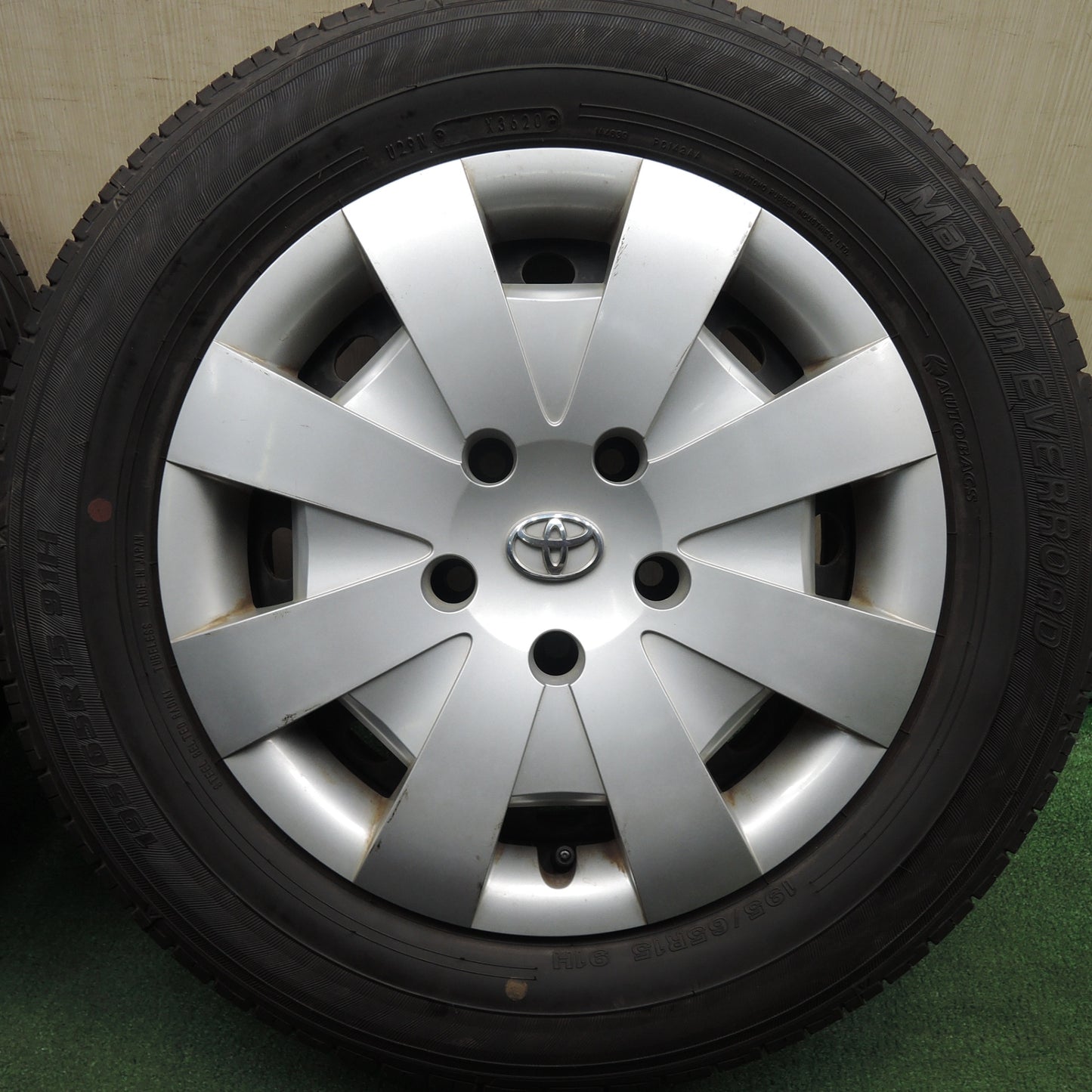 *送料無料* バリ溝！21年！ほぼ10分★トヨタ カローラ ルミオン 純正 スチール 195/65R15 オートバックス Maxrun EVERROAD PCD114.3/5H★4022504HAノ