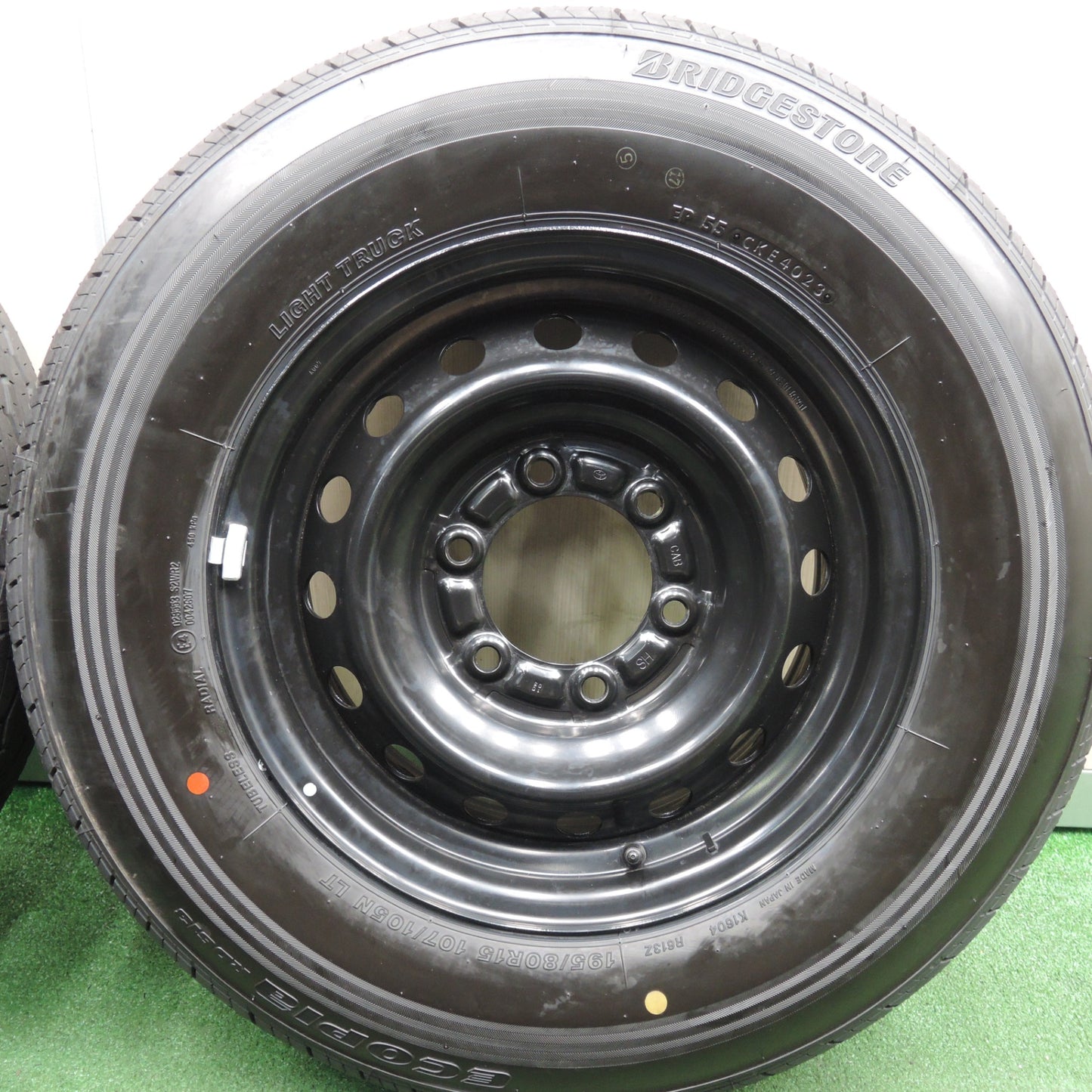 *送料無料* 新車外し！23年★トヨタ ハイエース 純正 スチール 195/80R15 107/105N ブリヂストン エコピア RD613 PCD139.7/6H★4020405HAノ