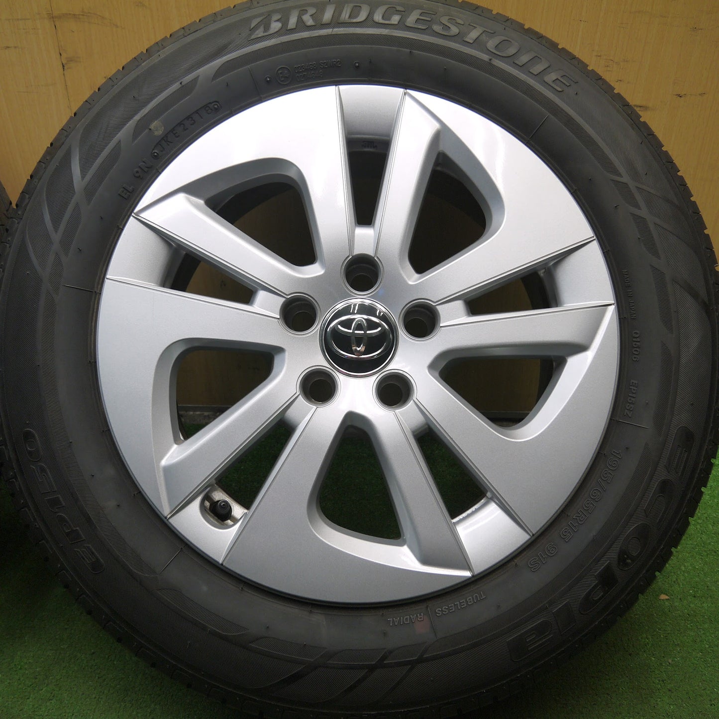 [送料無料]バリ溝！キレイ！9.5分★トヨタ 50系 プリウス 純正 195/65R15 ブリヂストン エコピア EP150 15インチ PCD100/5H★3090101Hノ