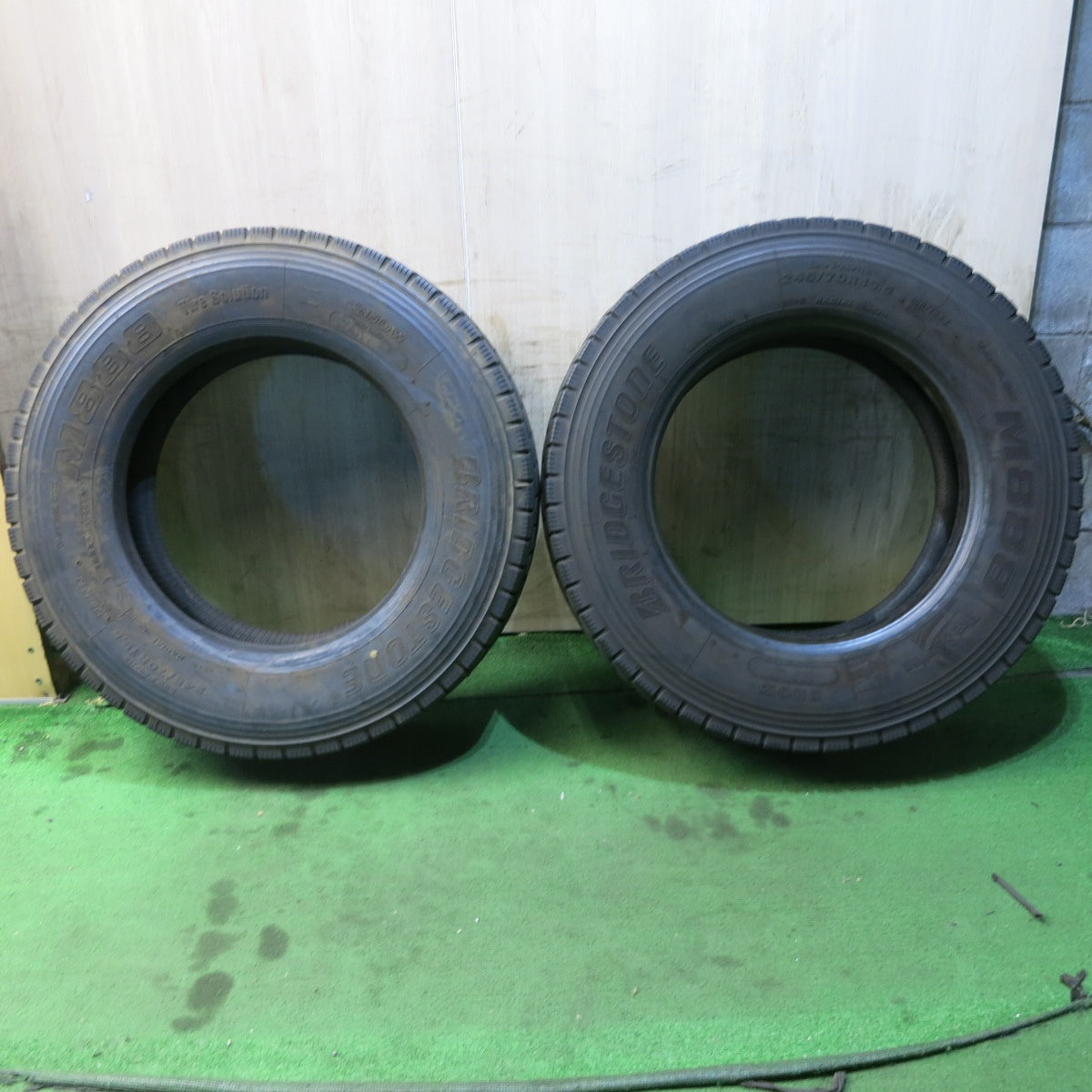 *送料無料*バリ溝！22年！9.5分★トラック タイヤ 245/70R19.5 136/134J ブリヂストン M888 ミックス オールシーズン 19.5インチ★4013007クスタ