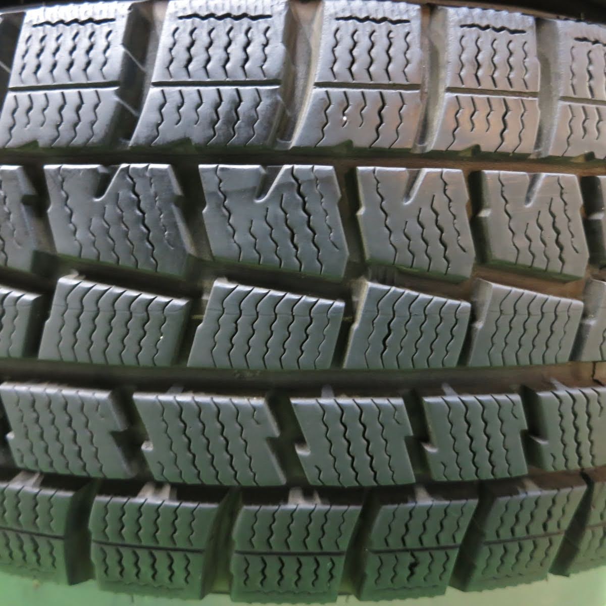 [送料無料]バリ溝！綺麗！9.5分★スタッドレス 175/65R14 ダンロップ ウインターマックス WM01 Exceeder HOTSTUFF エクシーダー 14インチ PCD100/4H★3070702イス
