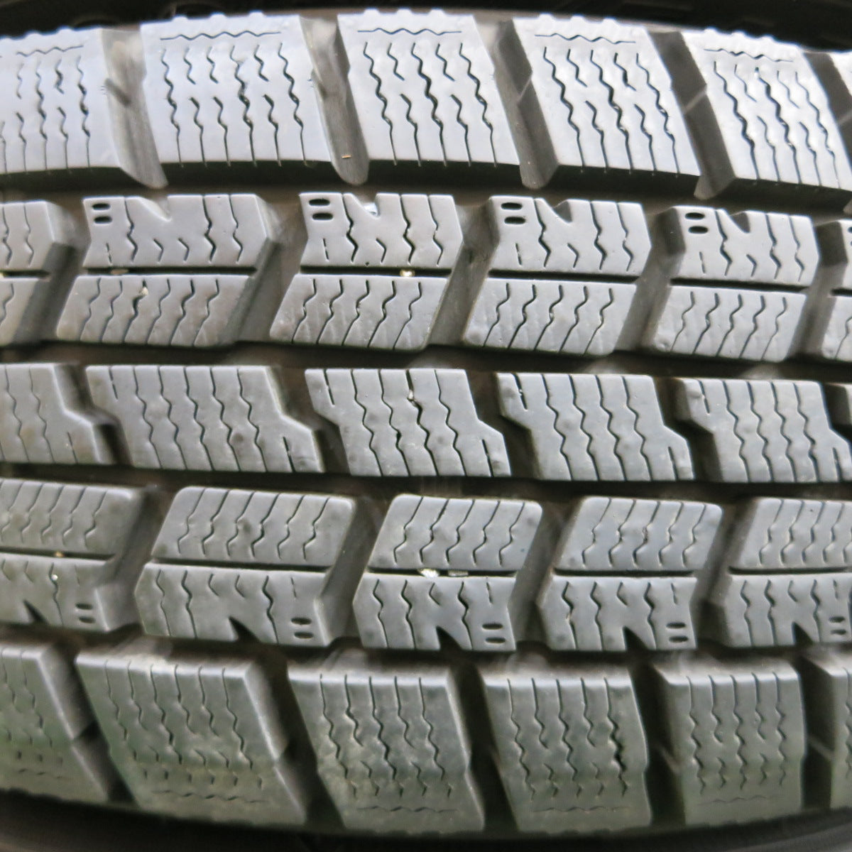*送料無料*バリ溝！21年！キレイ！9.5分★スタッドレス 165/65R14 グッドイヤー アイスナビ7 D.O.S. DOS 14インチ PCD100/4H★4010409イス