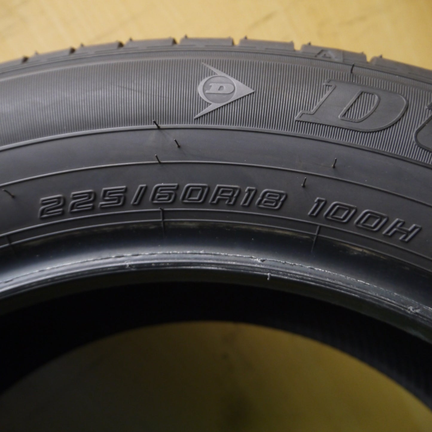 *送料無料*バリ溝！23年！ほぼ10分★225/60R18 ダンロップ グラントレック PT30 タイヤ 18インチ ハリアー RAV4 等★4010502Hノタ