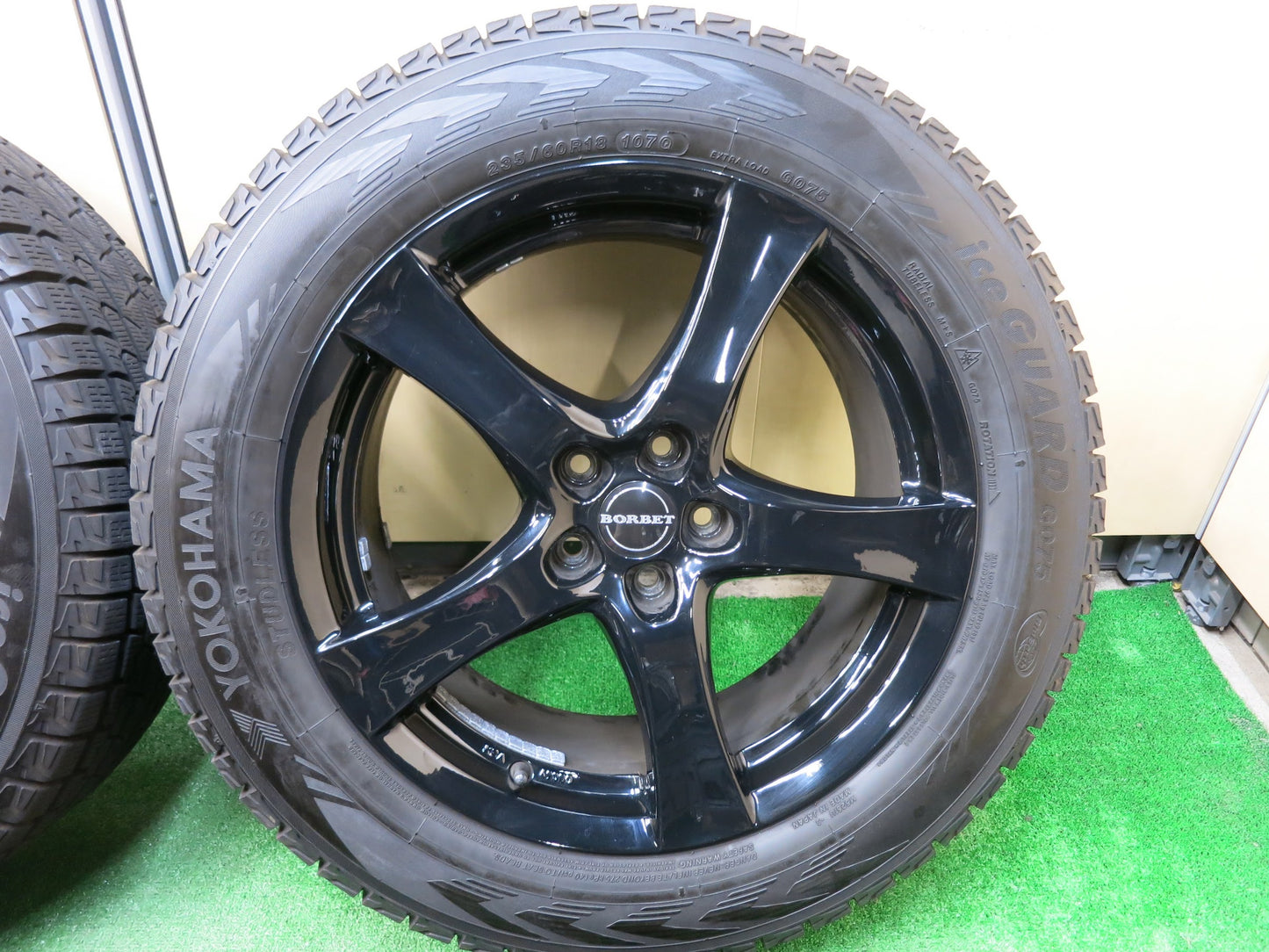 [送料無料]バリ溝！9.5分★ボルボ 等 BORBET 235/60R18 スタッドレス ヨコハマ アイスガード G075 ボルベット 18インチ PCD108/5H★3011005ヒス