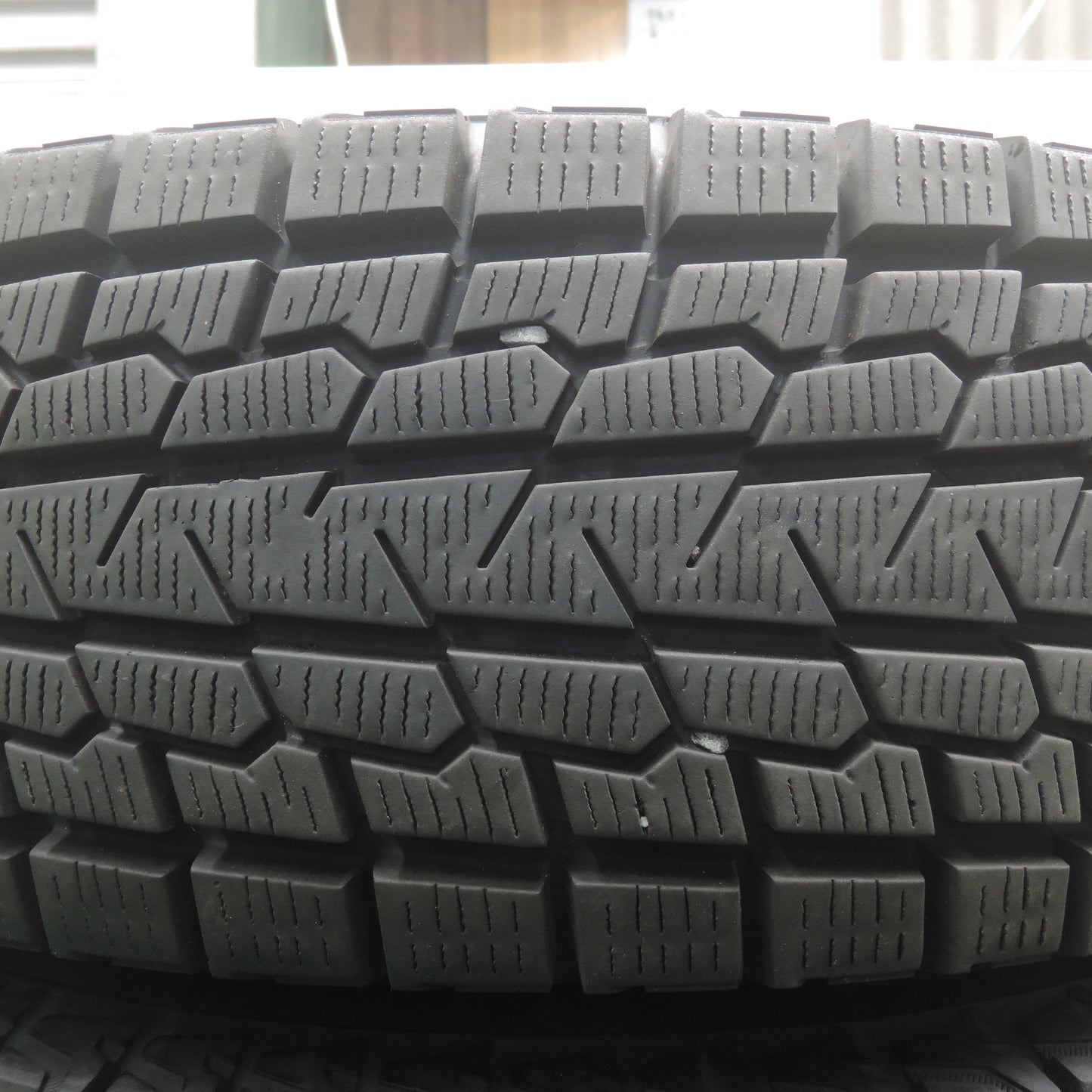 *送料無料*バリ溝！20年！9.5分★スタッドレス 195/80R15 107/105L ヨコハマ アイスガード G075 タイヤ 15インチ ハイエース キャラバン 等★3110902NJスタ
