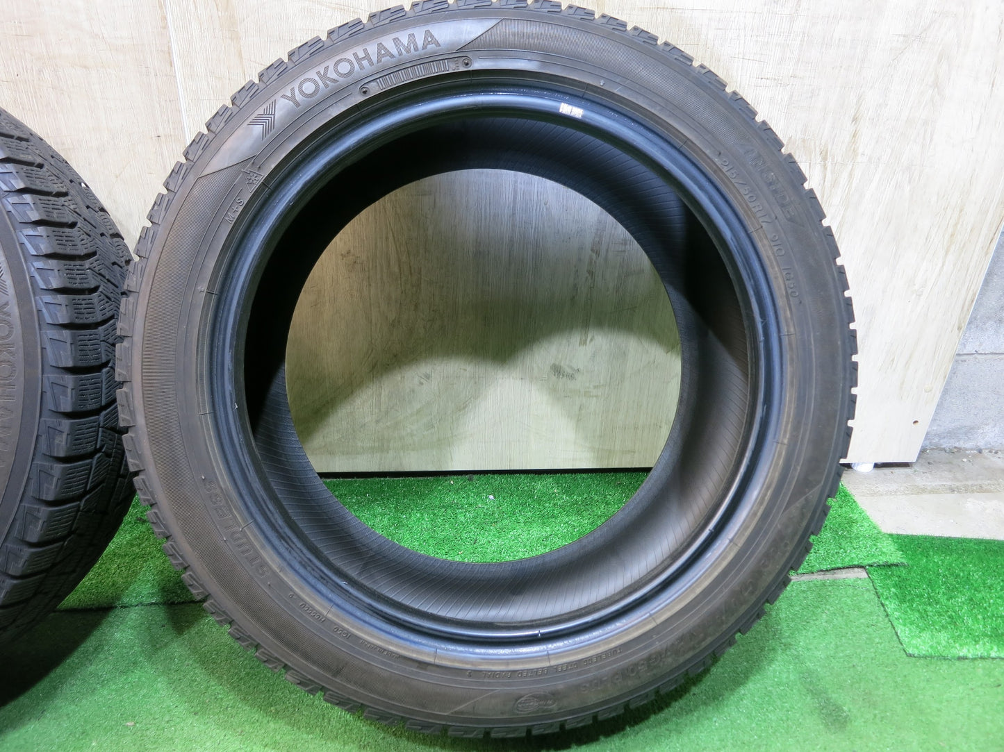 [送料無料]バリ溝！9.5分★スタッドレス 215/50R17 ヨコハマ アイスガード iG50 プラス タイヤ 17インチ レヴォーグ プリウスα アテンザ 等★2061005Hスタ