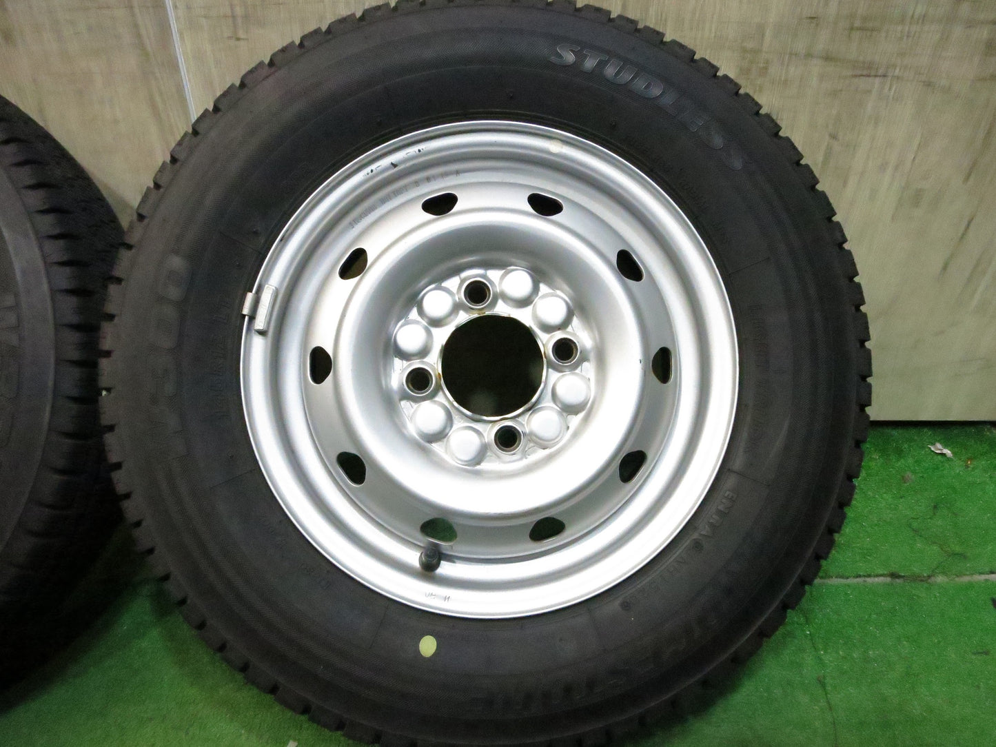 [送料無料]バリ溝！20年！キレイ！8.5分★スタッドレス 145R12 ブリヂストン W300 TOPY スチール ホイール 12インチ PCD100/4H★3022701Hス