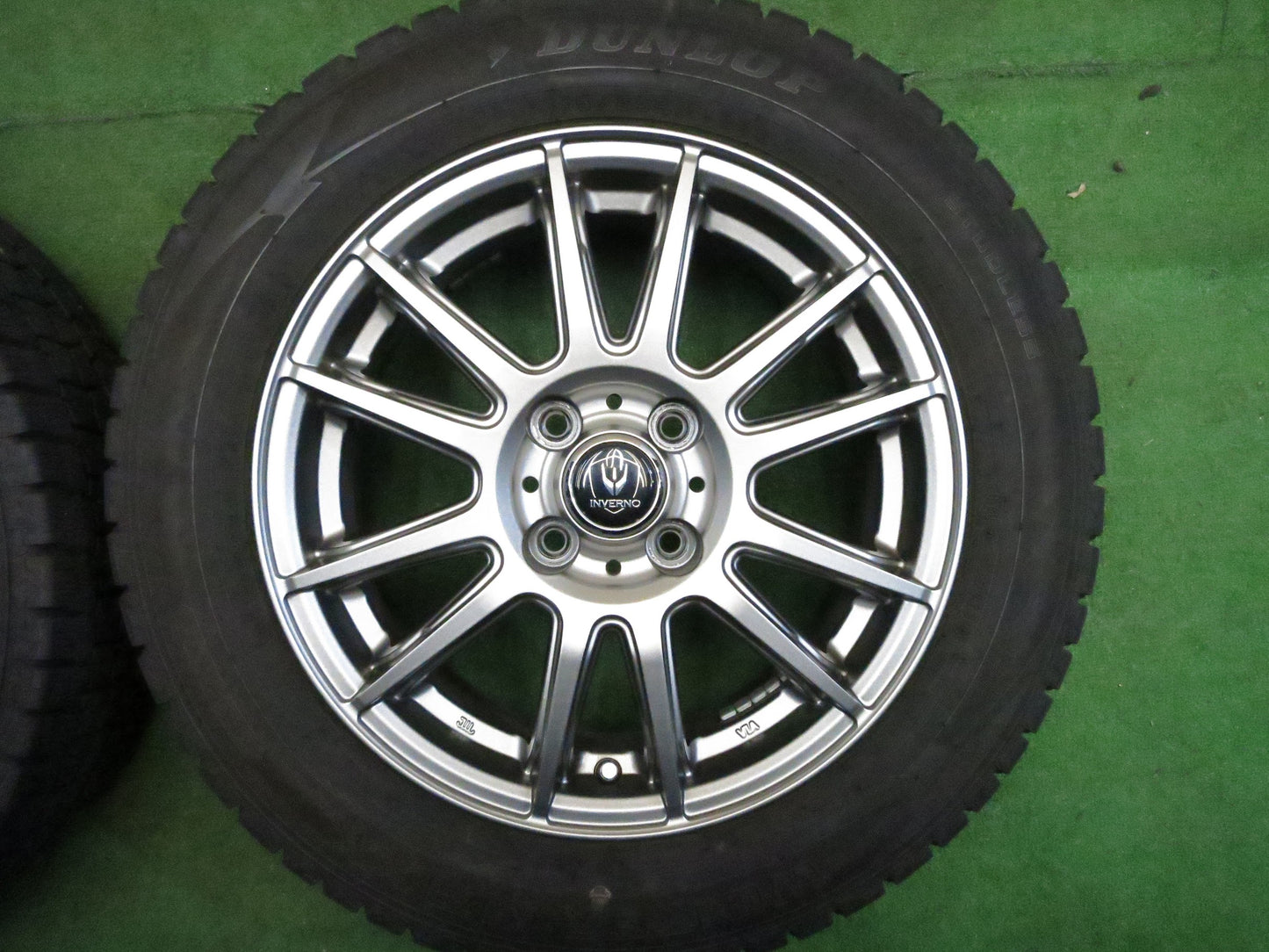 [送料無料]バリ溝！キレイ！9.5分★スタッドレス 175/65R15 ダンロップ ウインターマックス WM02 INVERNO インヴェルノ 15インチ PCD100/4H★3013009Hス