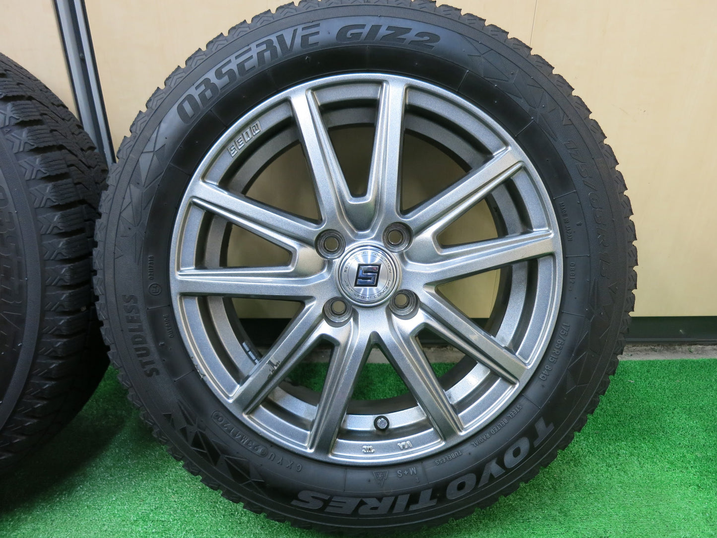 [送料無料]バリ溝！20年！キレイ！ほぼ10分★スタッドレス 175/65R15 トーヨー オブザーブ GIZ2 SEIN ザイン 15インチ PCD100/4H★3011601ヒス