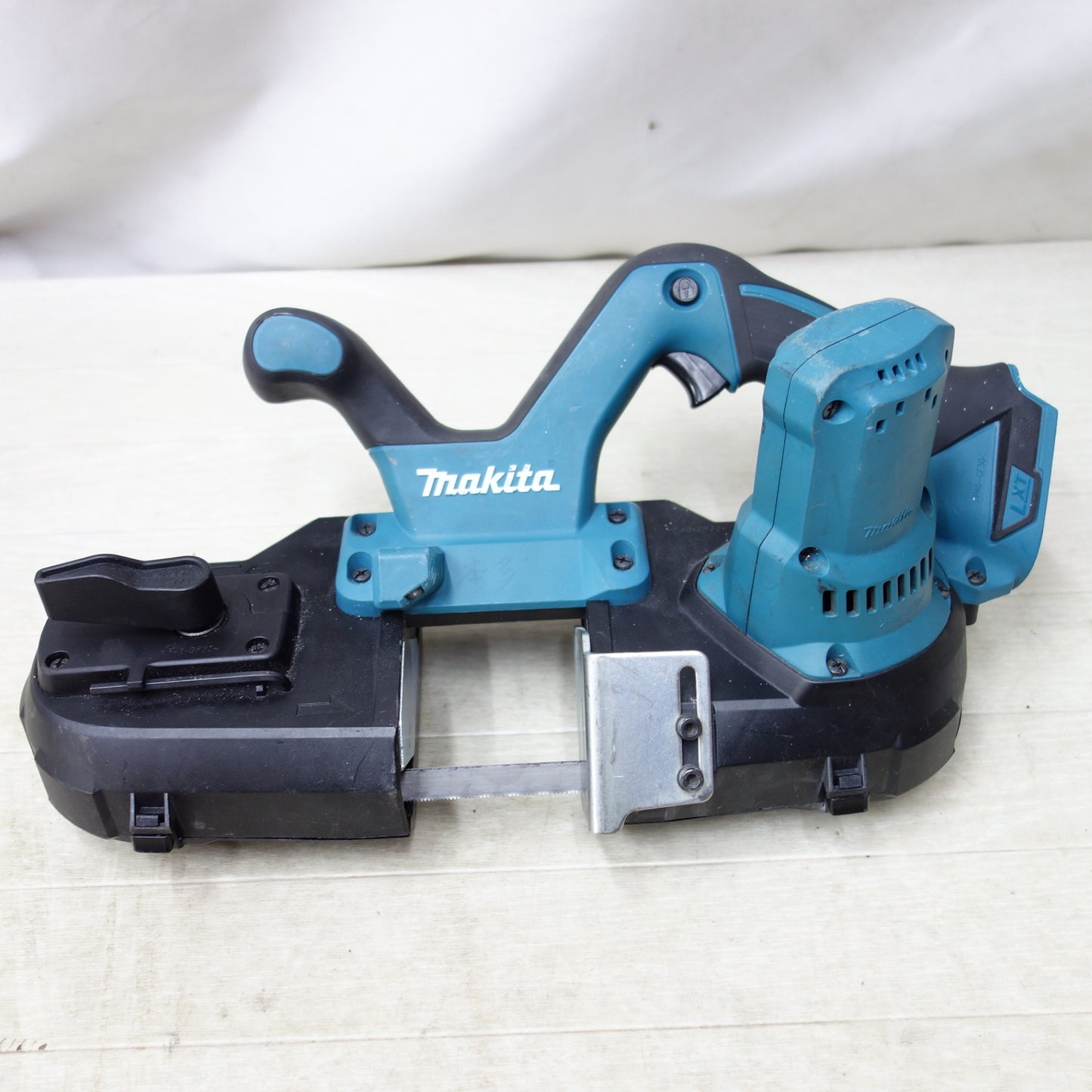 [送料無料] ◆makita マキタ 充電式ポータブルバンドソー PB181D 18V 切断機 電動工具 本体のみ◆