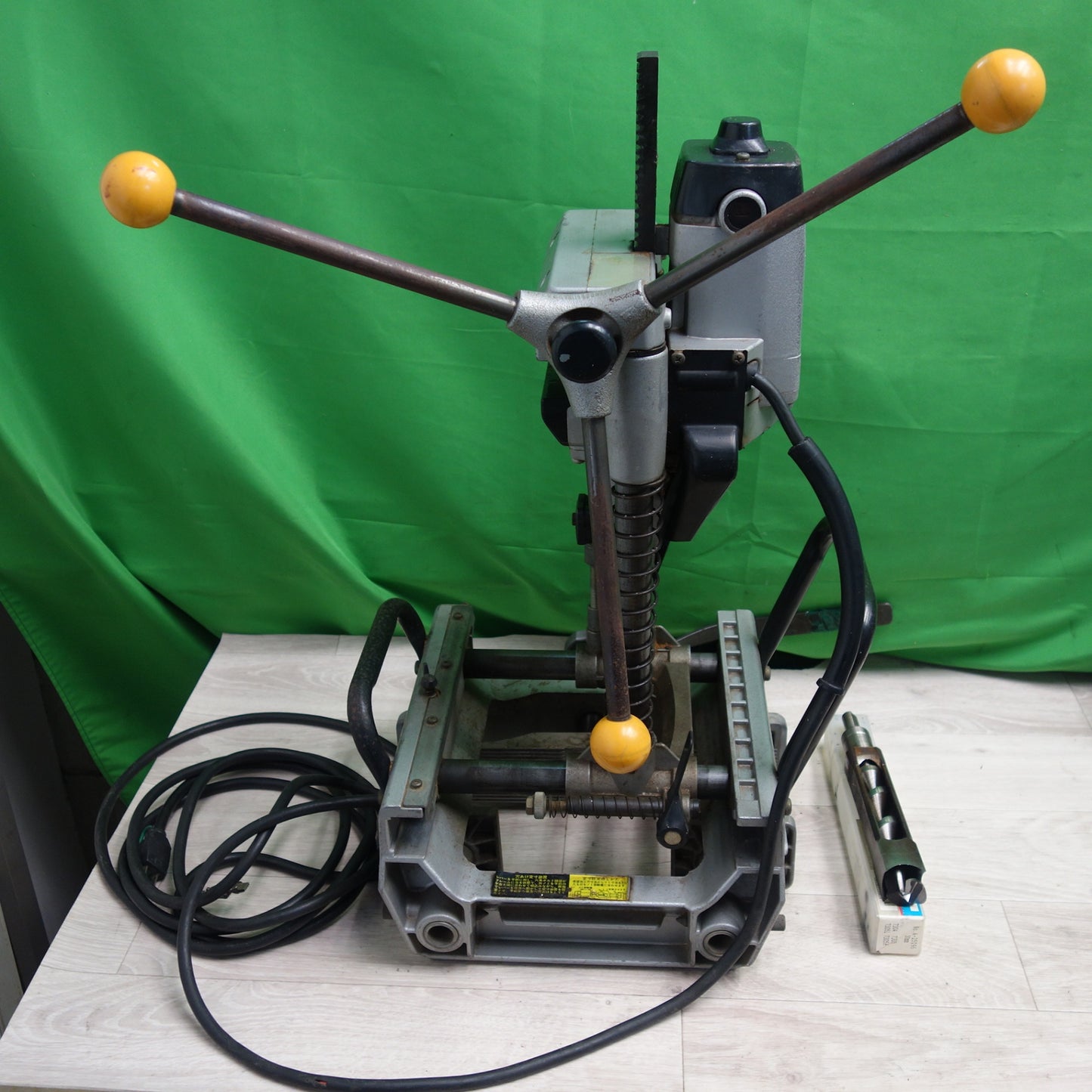 [送料無料] 付属品付き☆マキタ 155mm 5寸 カクノミ 7305 電動 工具 角のみ 角ノミ makita 100V☆