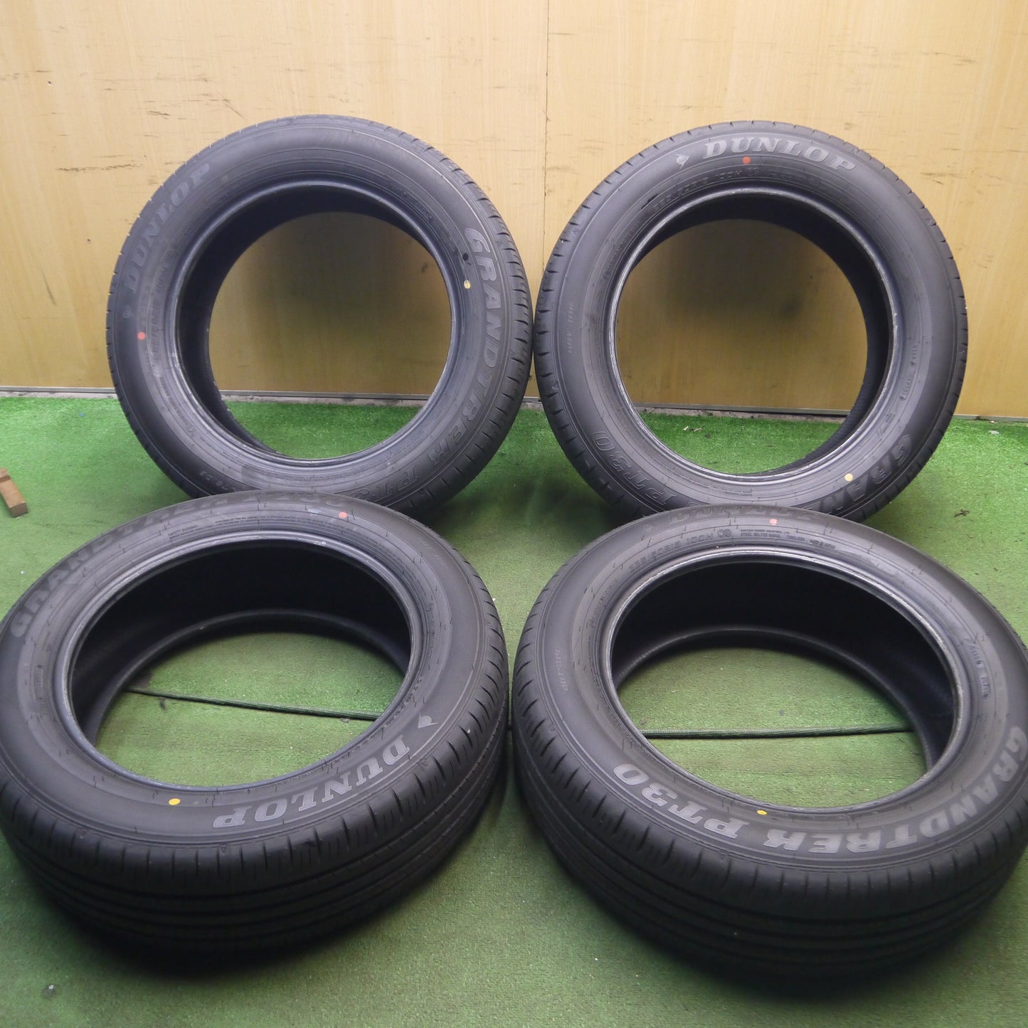 *送料無料*新車外し！23年★225/60R18 ダンロップ グラントレック PT30 タイヤ 18インチ ハリアー RAV4 等★3121908Hノタ